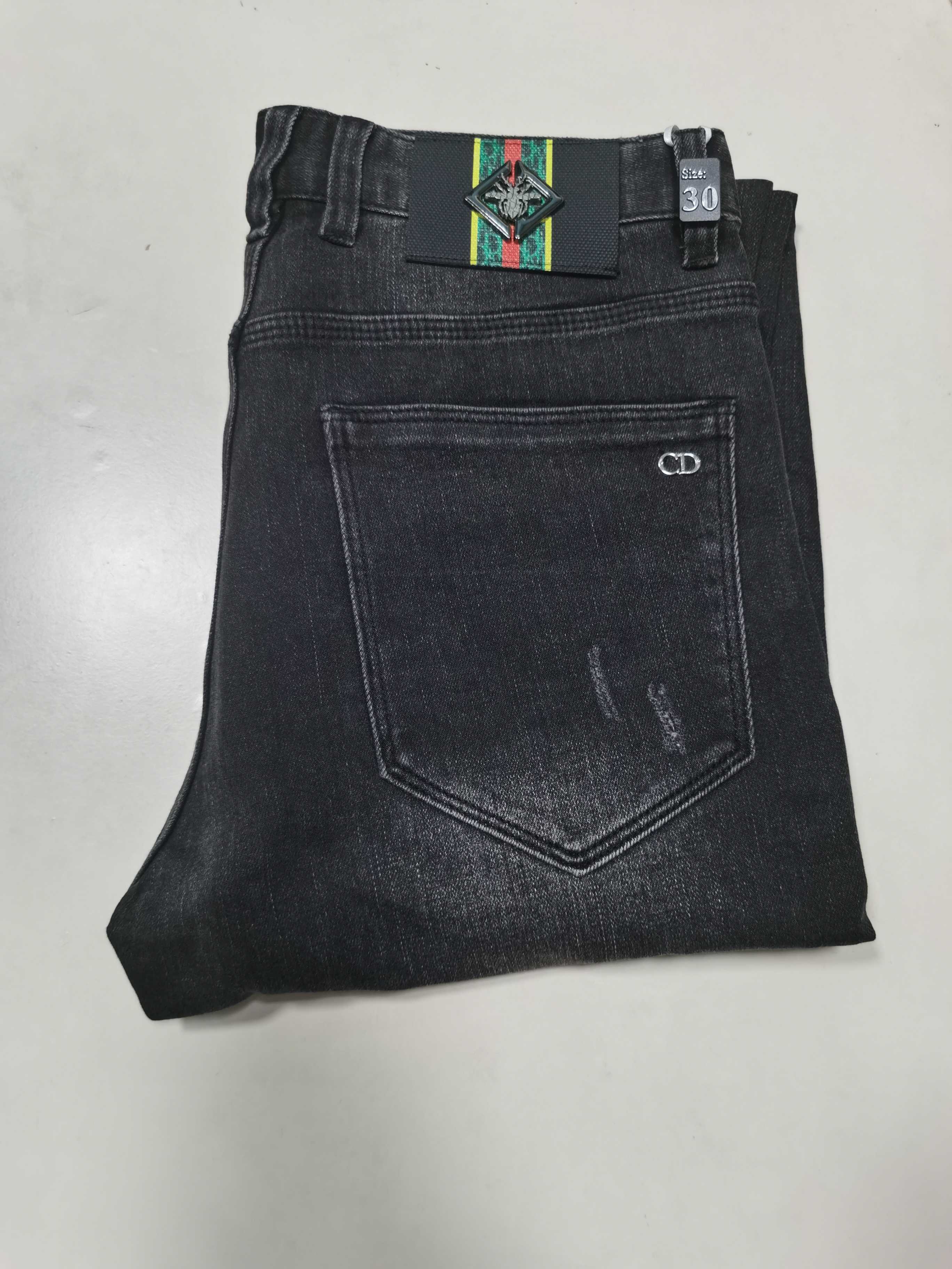 NO:608023,25 new autumn and winter jeans are available!  DIOR Dior exclusively offers new jeans, high-end version!  Custom-made fabrics at the counter are highly breathable and comfortable, with impeccable details and brand element design concepts, reflecting high quality. It feels delicate and soft!  It presents a casual cut and the upper body shape is awesome!  Code number 29-42,,dior,dior,jeans,alexander wang1986090925秋冬新款牛仔裤上新！ DIOR迪奥 独家专供新款 牛仔裤,高端版本！专柜定制面料 透气舒适度高,细节无可挑剔,品牌元素设计理念,体现高品质.手感细腻柔软！呈现休闲裁剪,上身版型超赞！ 码数29-42,,dior,dior,jeans,alexander wang,Men's clothing