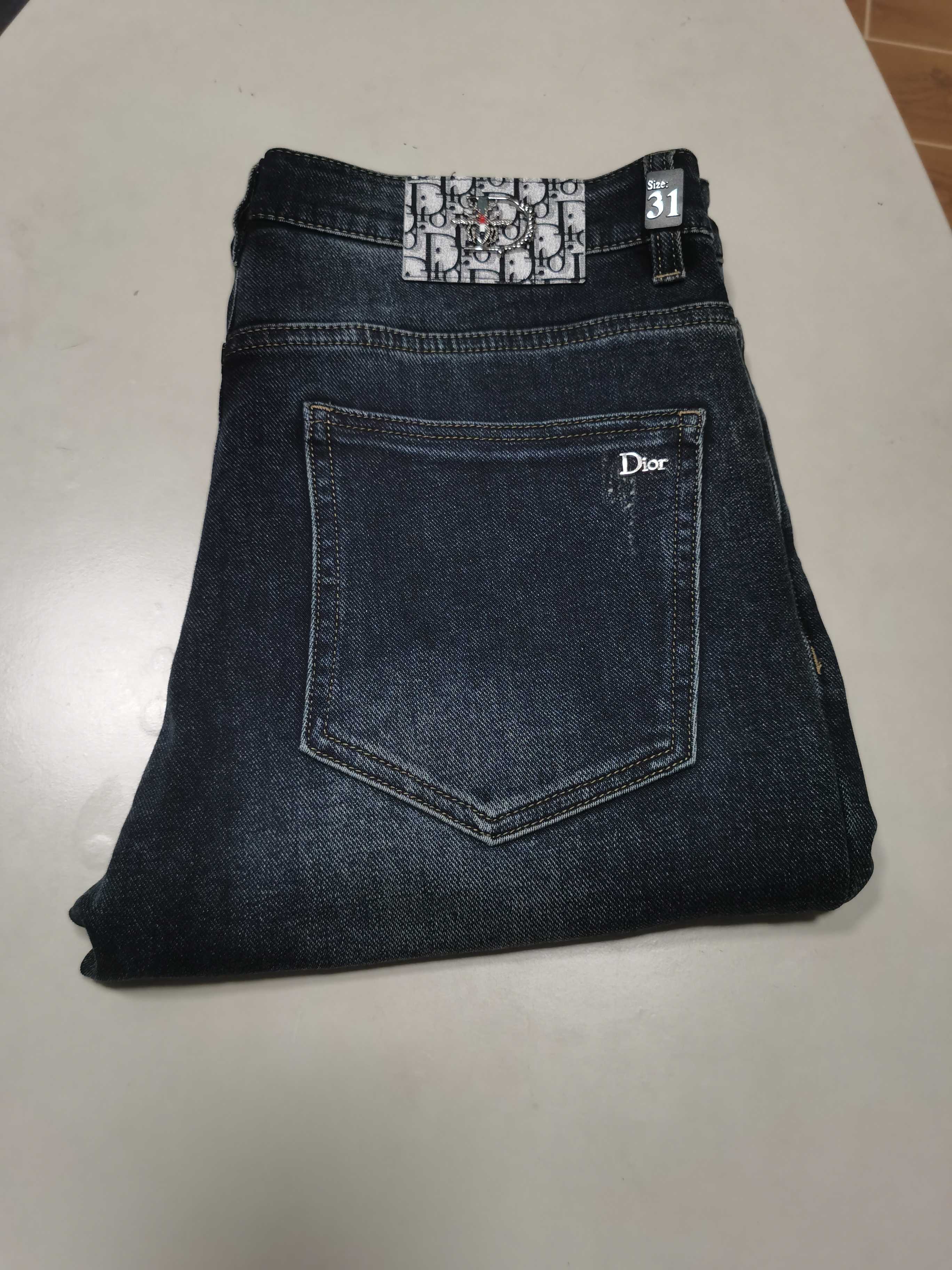 NO:608003,25 new autumn and winter jeans are available!  DIOR Dior exclusively offers new jeans, high-end version!  Custom-made fabrics at the counter are highly breathable and comfortable, with impeccable details and brand element design concepts, reflecting high quality. It feels delicate and soft!  It presents a casual cut and the upper body shape is awesome!  Code number 29-42,,dior,dior,jeans,alexander wang1986090925秋冬新款牛仔裤上新！ DIOR迪奥 独家专供新款 牛仔裤,高端版本！专柜定制面料 透气舒适度高,细节无可挑剔,品牌元素设计理念,体现高品质.手感细腻柔软！呈现休闲裁剪,上身版型超赞！ 码数29-42,,dior,dior,jeans,alexander wang,Men's clothing