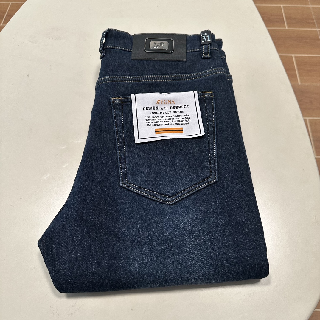 NO:600300,New fleece jeans!  Ermenegildo Zegna exclusively offers new jeans, high-end versions!  Custom-made fabrics at the counter are highly breathable and comfortable, with impeccable details and brand element design concepts, reflecting high quality. It feels delicate and soft!  It presents a casual cut and the upper body shape is awesome!  Code number 29-40,,zegna,jeans,alexander wang19860909加绒牛仔裤上新！ 杰尼亚独家专供新款 牛仔裤,高端版本！专柜定制面料 透气舒适度高,细节无可挑剔,品牌元素设计理念,体现高品质.手感细腻柔软！呈现休闲裁剪,上身版型超赞！ 码数29-40,,zegna,jeans,alexander wang,Men's clothing