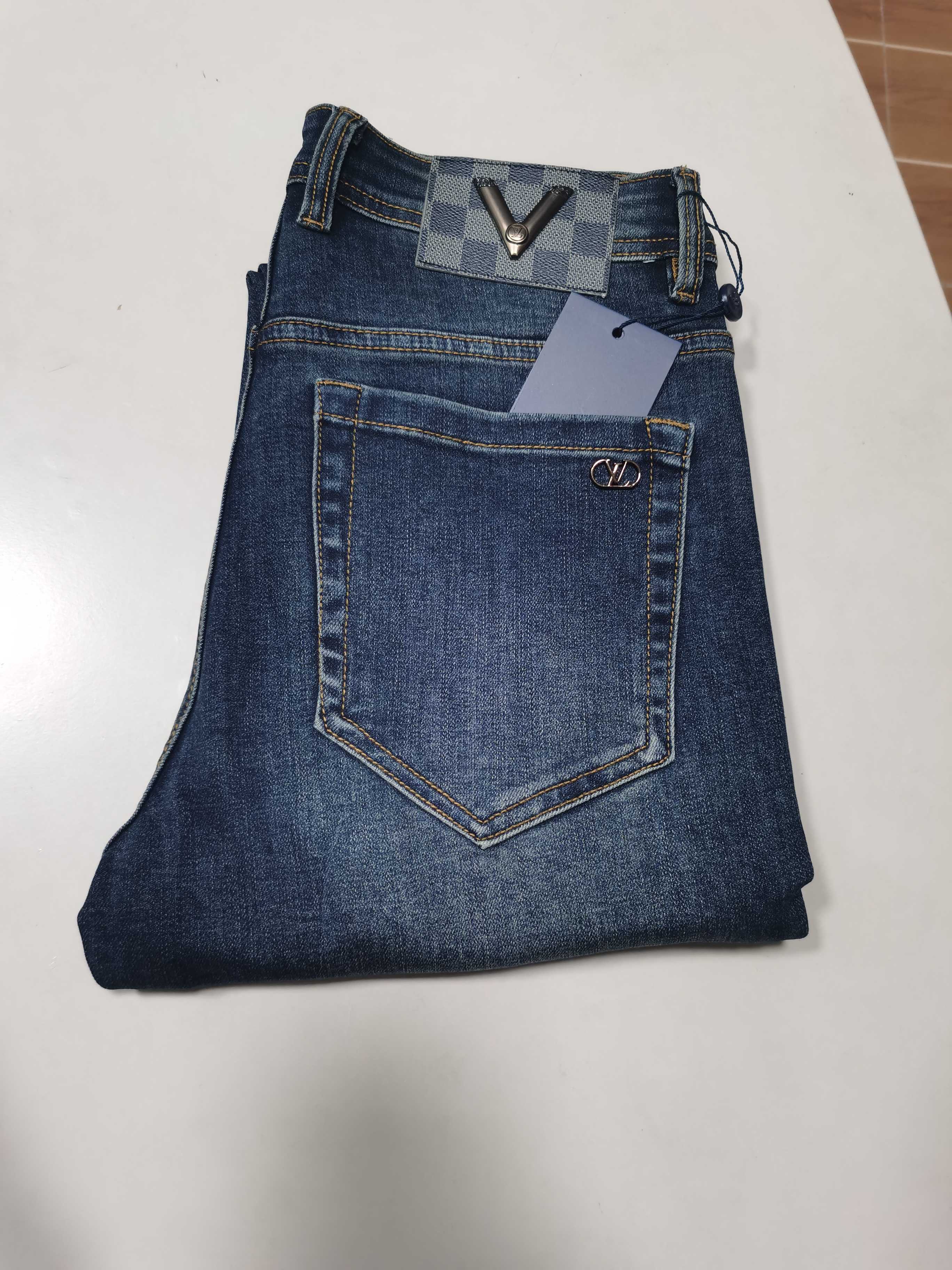 NO:833697,Louis Vuitton LV exclusively offers new jeans, high-end version!  Custom-made fabrics at the counter are highly breathable and comfortable, with impeccable details and brand element design concepts, reflecting high quality. It feels delicate and soft!  It presents a casual cut and the upper body shape is awesome!  Code number 29-38,,louis vuitton,louis vuitton,jeans,19860909路易威登LV 独家专供新款 牛仔裤,高端版本！专柜定制面料 透气舒适度高,细节无可挑剔,品牌元素设计理念,体现高品质.手感细腻柔软！呈现休闲裁剪,上身版型超赞！ 码数29-38,,louis vuitton,louis vuitton,jeans,,Men's clothing