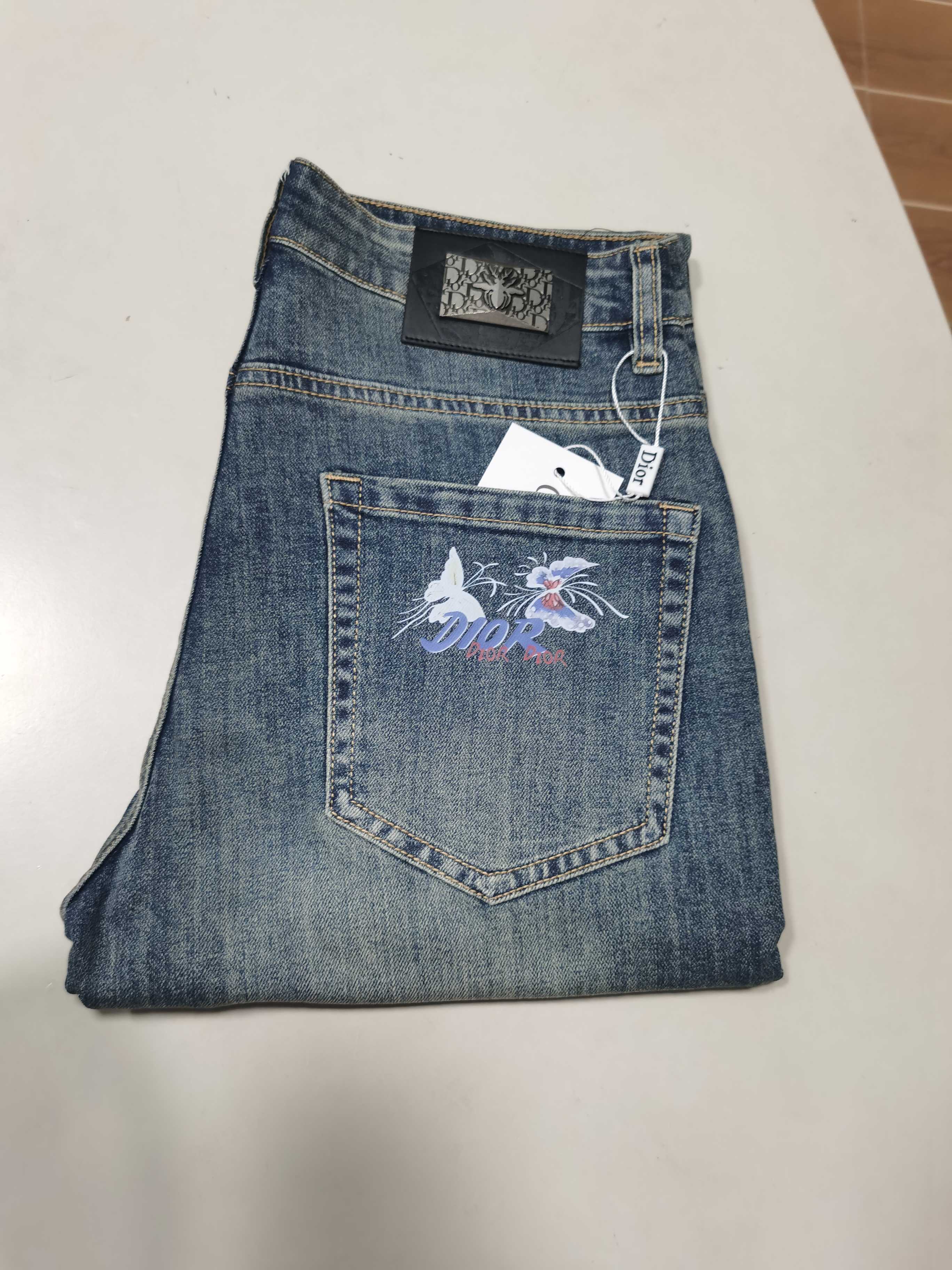 NO:745058,Dior DIOR exclusively offers new jeans, high-end version!  Custom-made fabrics at the counter are highly breathable and comfortable, with impeccable details and brand element design concepts, reflecting high quality. It feels delicate and soft!  It presents a casual cut and the upper body shape is awesome!  Code number 29-38,,dior,dior,jeans,19860909迪奥 DIOR 独家专供新款 牛仔裤,高端版本！专柜定制面料 透气舒适度高,细节无可挑剔,品牌元素设计理念,体现高品质.手感细腻柔软！呈现休闲裁剪,上身版型超赞！ 码数29-38,,dior,dior,jeans,,Men's clothing