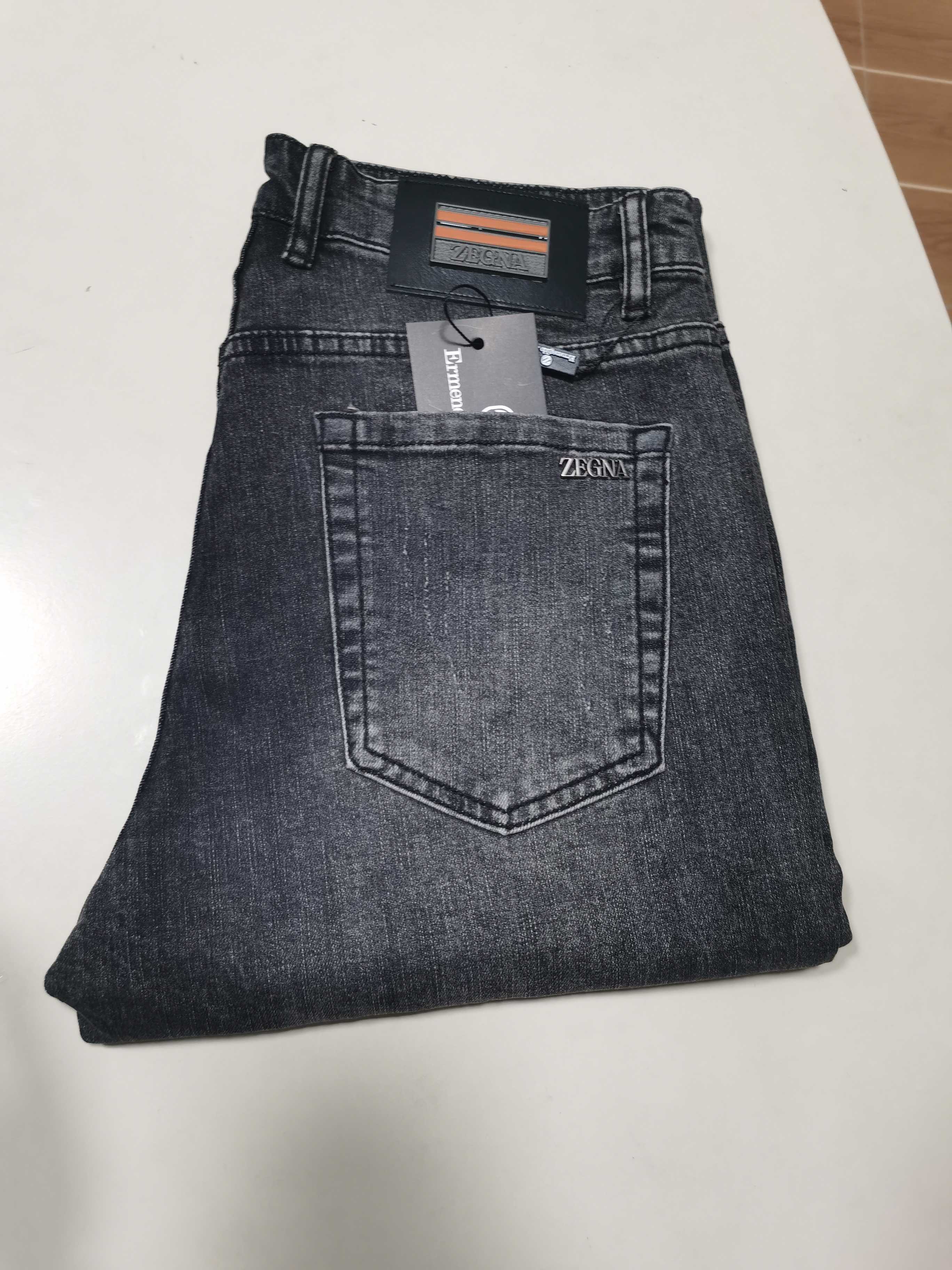 NO:833655,Zegna ZEGNA exclusively offers new jeans, high-end versions!  Custom-made fabrics at the counter are highly breathable and comfortable, with impeccable details and brand element design concepts, reflecting high quality. It feels delicate and soft!  It presents a casual cut and the upper body shape is awesome!  Code number 29-38,,zegna,jeans,19860909杰尼亚 ZEGNA 独家专供新款 牛仔裤,高端版本！专柜定制面料 透气舒适度高,细节无可挑剔,品牌元素设计理念,体现高品质.手感细腻柔软！呈现休闲裁剪,上身版型超赞！ 码数29-38,,zegna,jeans,,Men's clothing