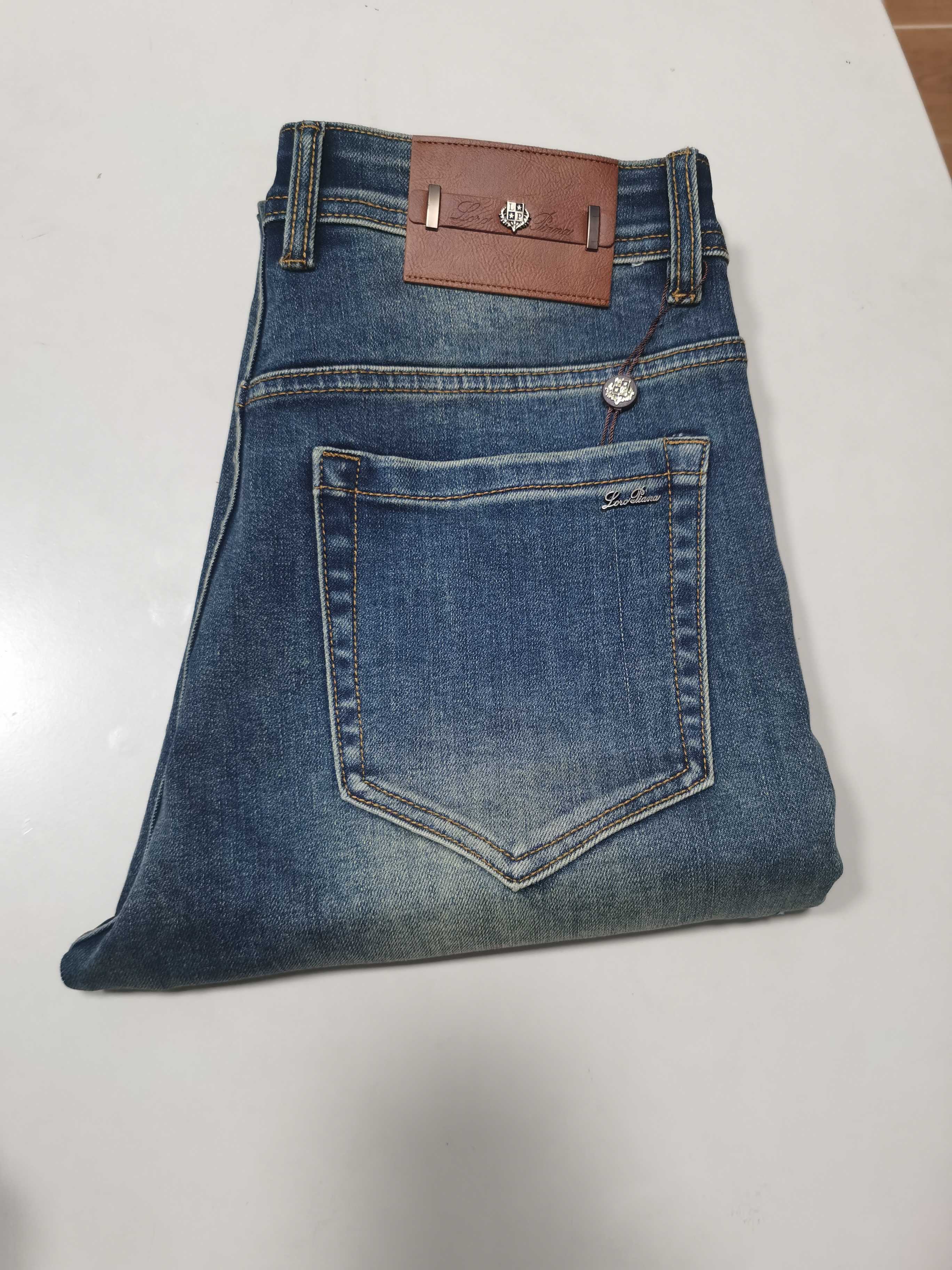 NO:645510,Old money style LP exclusively provides new jeans, high-end version!  Custom-made fabrics at the counter are highly breathable and comfortable, with impeccable details and brand element design concepts, reflecting high quality. It feels delicate and soft!  It presents a casual cut and the upper body shape is awesome!  Code number 29-38,,loro piana,jeans,alexander wang19860909老钱风 LP  独家专供新款 牛仔裤,高端版本！专柜定制面料 透气舒适度高,细节无可挑剔,品牌元素设计理念,体现高品质.手感细腻柔软！呈现休闲裁剪,上身版型超赞！ 码数29-38,,loro piana,jeans,alexander wang,Men's clothing