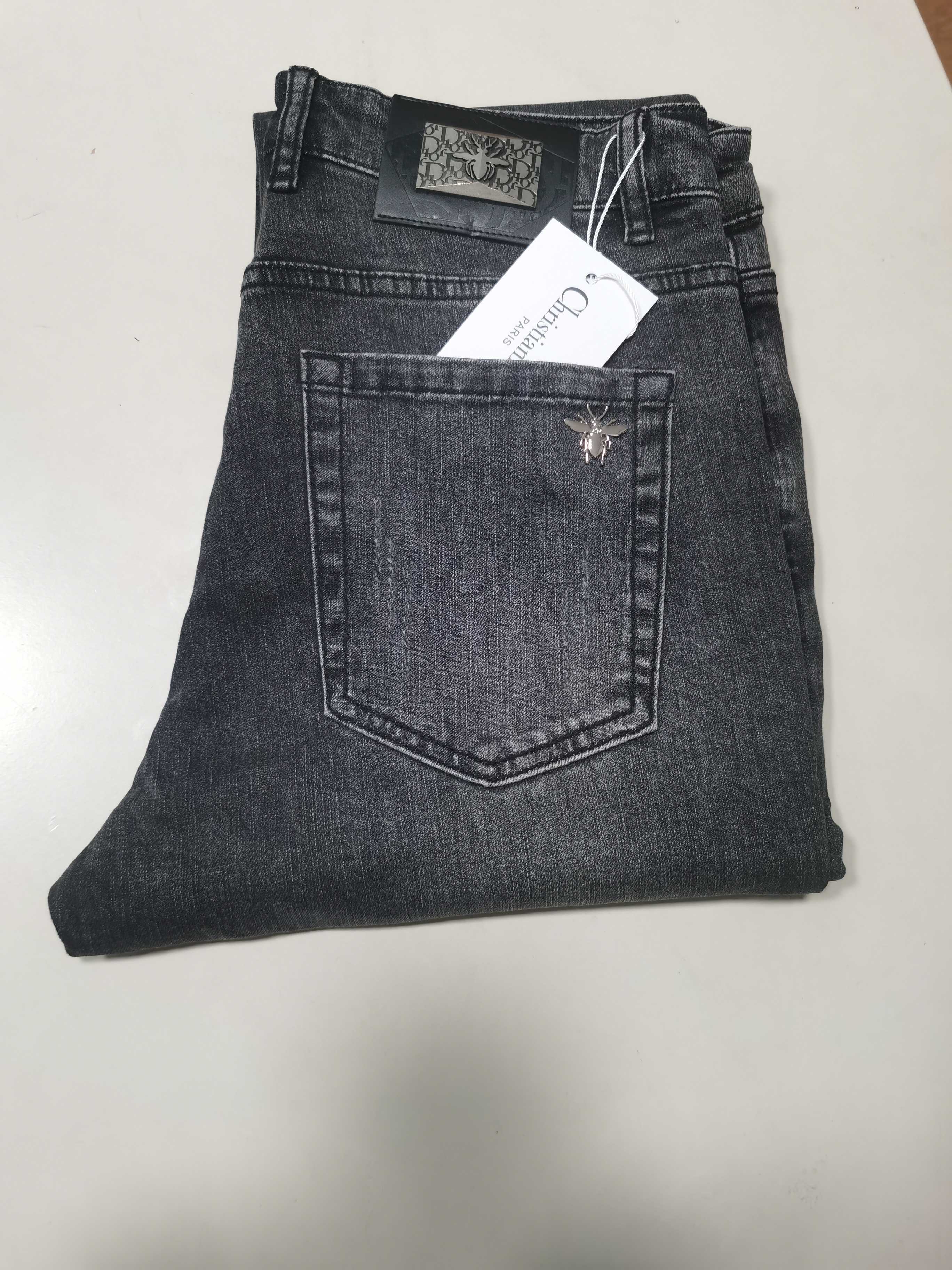 NO:645495,Dior DIOR exclusively offers new jeans, high-end version!  Custom-made fabrics at the counter are highly breathable and comfortable, with impeccable details and brand element design concepts, reflecting high quality. It feels delicate and soft!  It presents a casual cut and the upper body shape is awesome!  Code number 29-38,,dior,dior,jeans,alexander wang19860909迪奥 DIOR  独家专供新款 牛仔裤,高端版本！专柜定制面料 透气舒适度高,细节无可挑剔,品牌元素设计理念,体现高品质.手感细腻柔软！呈现休闲裁剪,上身版型超赞！ 码数29-38,,dior,dior,jeans,alexander wang,Men's clothing