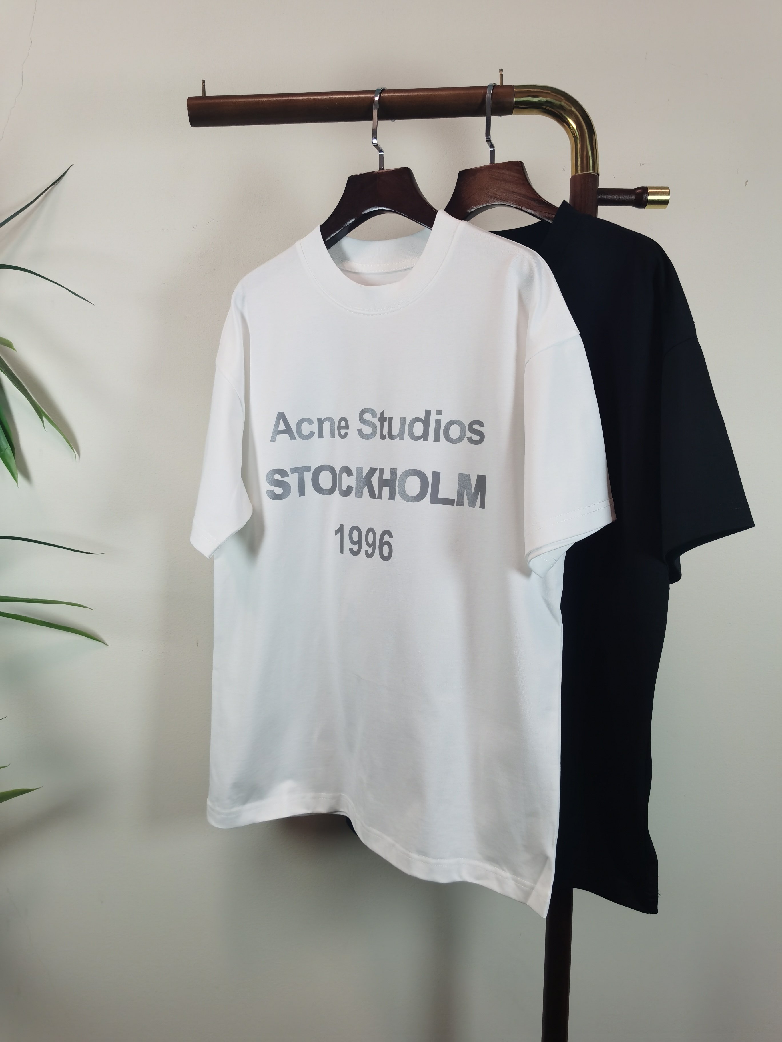 NO:655187,2026 new short-sleeved preview is available!   ACNE STUDIOS 1996 round neck short-sleeved T-shirt high-end version!  Custom-made fabrics at the counter are highly breathable and comfortable, with impeccable details and brand element design concepts, reflecting high quality. It feels delicate and soft!  It presents a casual cut and the upper body shape is awesome!  Size M-3XL,,acne studios,dior,T-shirt,tees,t-shirt,alexander wang198609092026新款短袖预告上新！  ACNE STUDIOS 1996圆领 短袖 T恤 高端版本！专柜定制面料 透气舒适度高,细节无可挑剔,品牌元素设计理念,体现高品质.手感细腻柔软！呈现休闲裁剪,上身版型超赞！ 码数M-3XL,,acne studios,dior,T-shirt,tees，t-shirt,alexander wang,Men's clothing