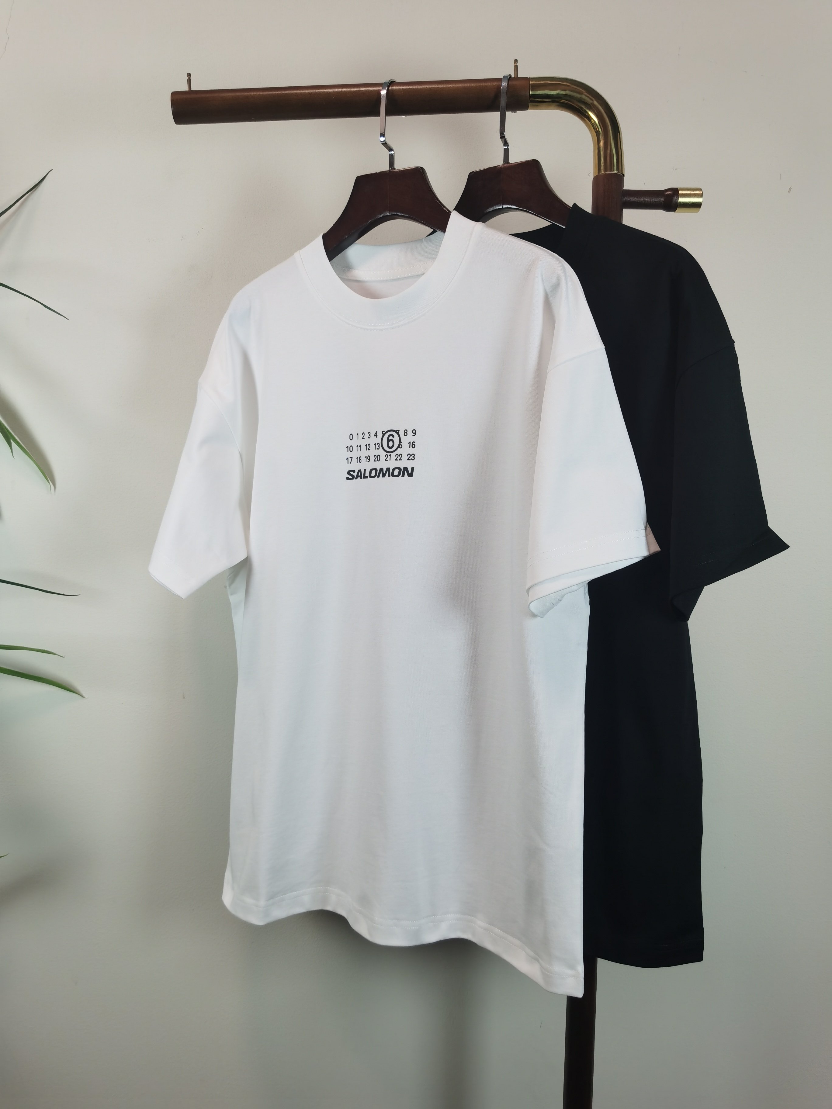 NO:849357,2026 new short-sleeved preview is available!  Ma 6 SALOMON round neck short-sleeved T-shirt high-end version!  Custom-made fabrics at the counter are highly breathable and comfortable, with impeccable details and brand element design concepts, reflecting high quality. It feels delicate and soft!  It presents a casual cut and the upper body shape is awesome!  Size M-3XL,,T-shirt,tees,t-shirt,198609092026新款短袖预告上新！ 马6 SALOMON圆领 短袖 T恤 高端版本！专柜定制面料 透气舒适度高,细节无可挑剔,品牌元素设计理念,体现高品质.手感细腻柔软！呈现休闲裁剪,上身版型超赞！ 码数M-3XL,,T-shirt,tees，t-shirt,,Men's clothing
