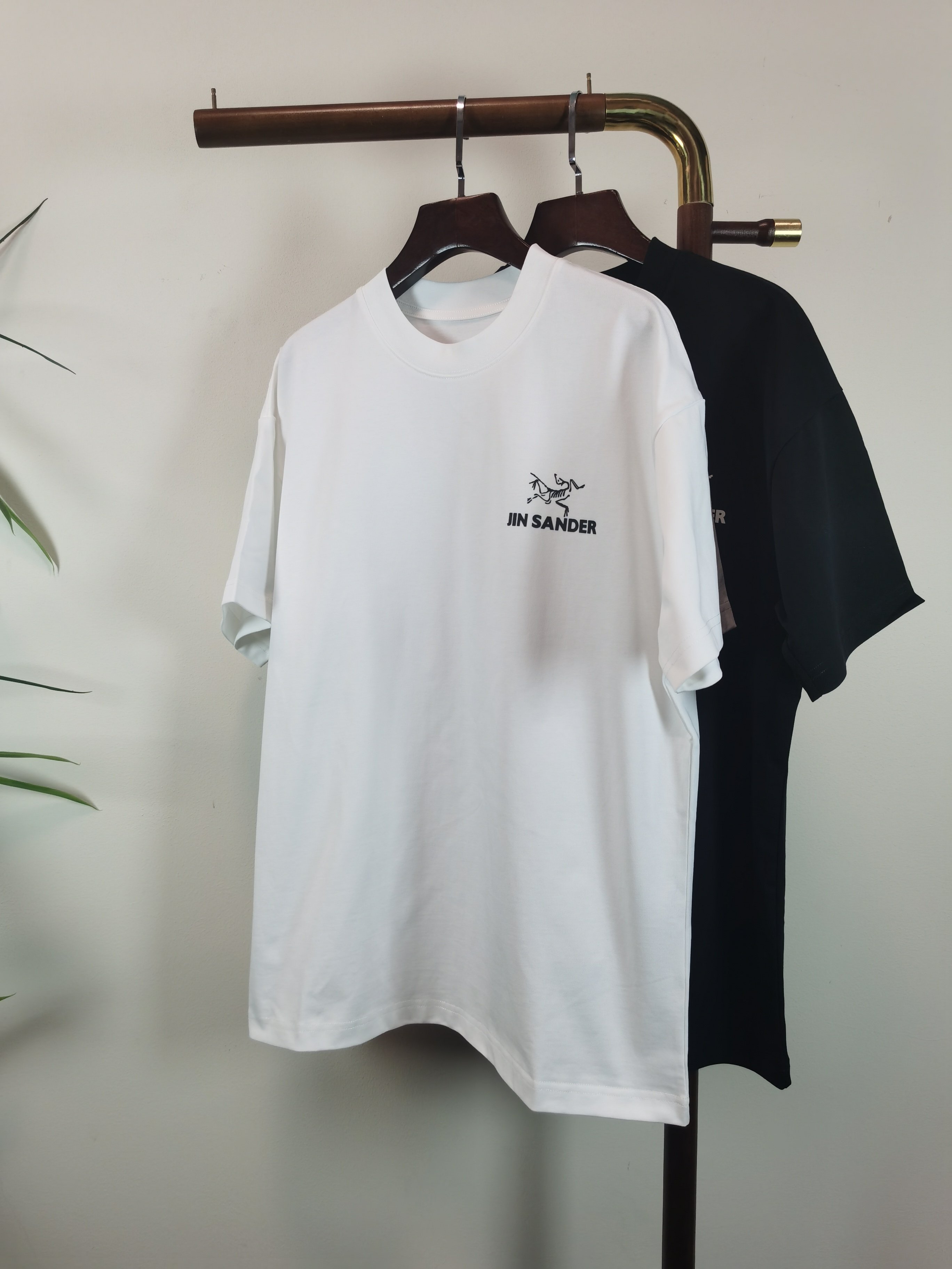 NO:736307,JINSANDER Arc'teryx collaboration round neck short-sleeved T-shirt high-end version!  Custom-made fabrics at the counter are highly breathable and comfortable, with impeccable details and brand element design concepts, reflecting high quality. It feels delicate and soft!  It presents a casual cut and the upper body shape is awesome!  Size M-3XL,arc'teryx,T-shirt,tees,t-shirt,19860909JINSANDER始祖鸟合作款 圆领 短袖 T恤 高端版本！专柜定制面料 透气舒适度高,细节无可挑剔,品牌元素设计理念,体现高品质.手感细腻柔软！呈现休闲裁剪,上身版型超赞！ 码数M-3XL,arc'teryx,T-shirt,tees，t-shirt,,Men's clothing