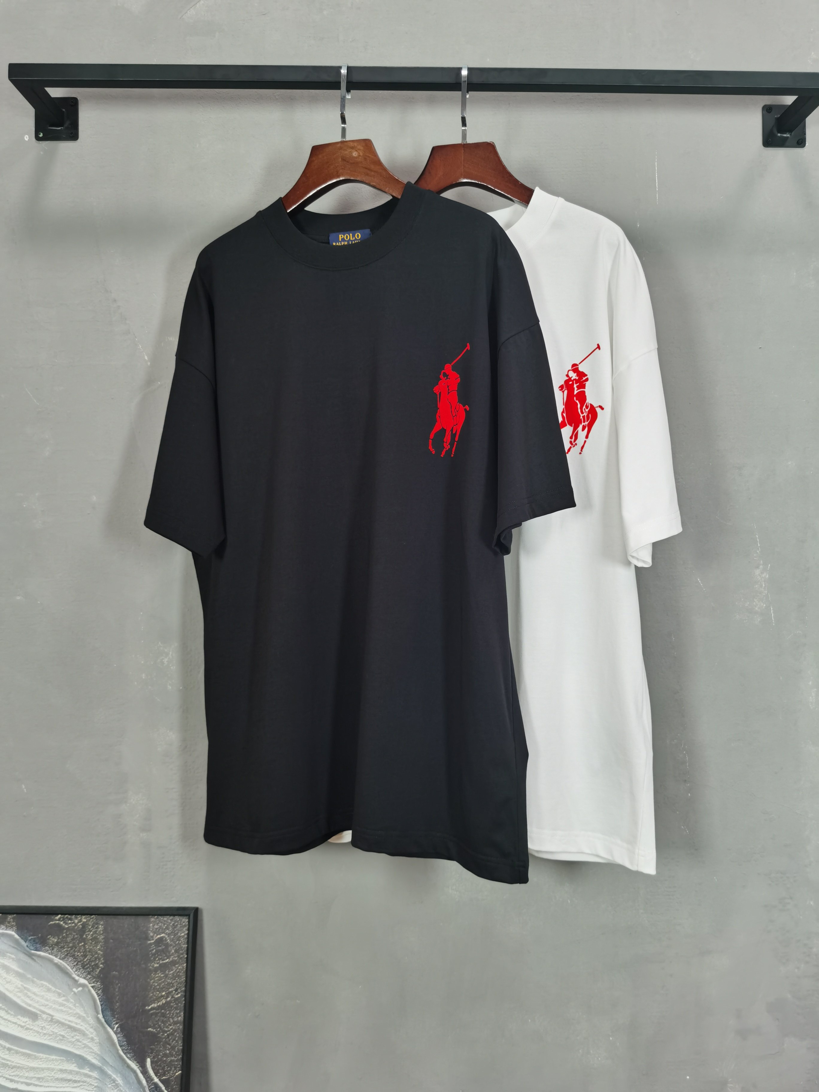 NO:760834,2026 new short-sleeved preview is available!   Paul POLO round neck short-sleeved T-shirt high-end version!  Custom-made fabrics at the counter are highly breathable and comfortable, with impeccable details and brand element design concepts, reflecting high quality. It feels delicate and soft!  It presents a casual cut and the upper body shape is awesome!  Size M-3XL,,T-shirt,tees,t-shirt,198609092026新款短袖预告上新！  保罗 POLO 圆领 短袖 T恤 高端版本！专柜定制面料 透气舒适度高,细节无可挑剔,品牌元素设计理念,体现高品质.手感细腻柔软！呈现休闲裁剪,上身版型超赞！ 码数M-3XL,,T-shirt,tees，t-shirt,,Men's clothing