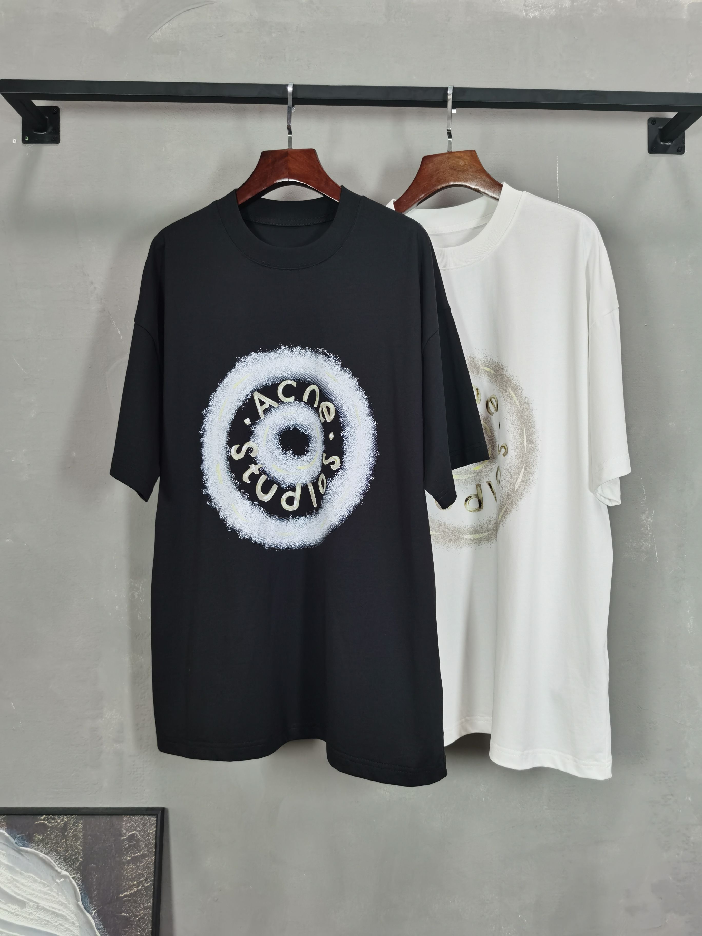 NO:760862,2026 new short-sleeved preview is available!   ACNE STUDIOS 1996 round neck short-sleeved T-shirt high-end version!  Custom-made fabrics at the counter are highly breathable and comfortable, with impeccable details and brand element design concepts, reflecting high quality. It feels delicate and soft!  It presents a casual cut and the upper body shape is awesome!  Size M-3XL,,acne studios,dior,T-shirt,tees,t-shirt,198609092026新款短袖预告上新！  ACNE STUDIOS 1996 圆领 短袖 T恤 高端版本！专柜定制面料 透气舒适度高,细节无可挑剔,品牌元素设计理念,体现高品质.手感细腻柔软！呈现休闲裁剪,上身版型超赞！ 码数M-3XL,,acne studios,dior,T-shirt,tees，t-shirt,,Men's clothing