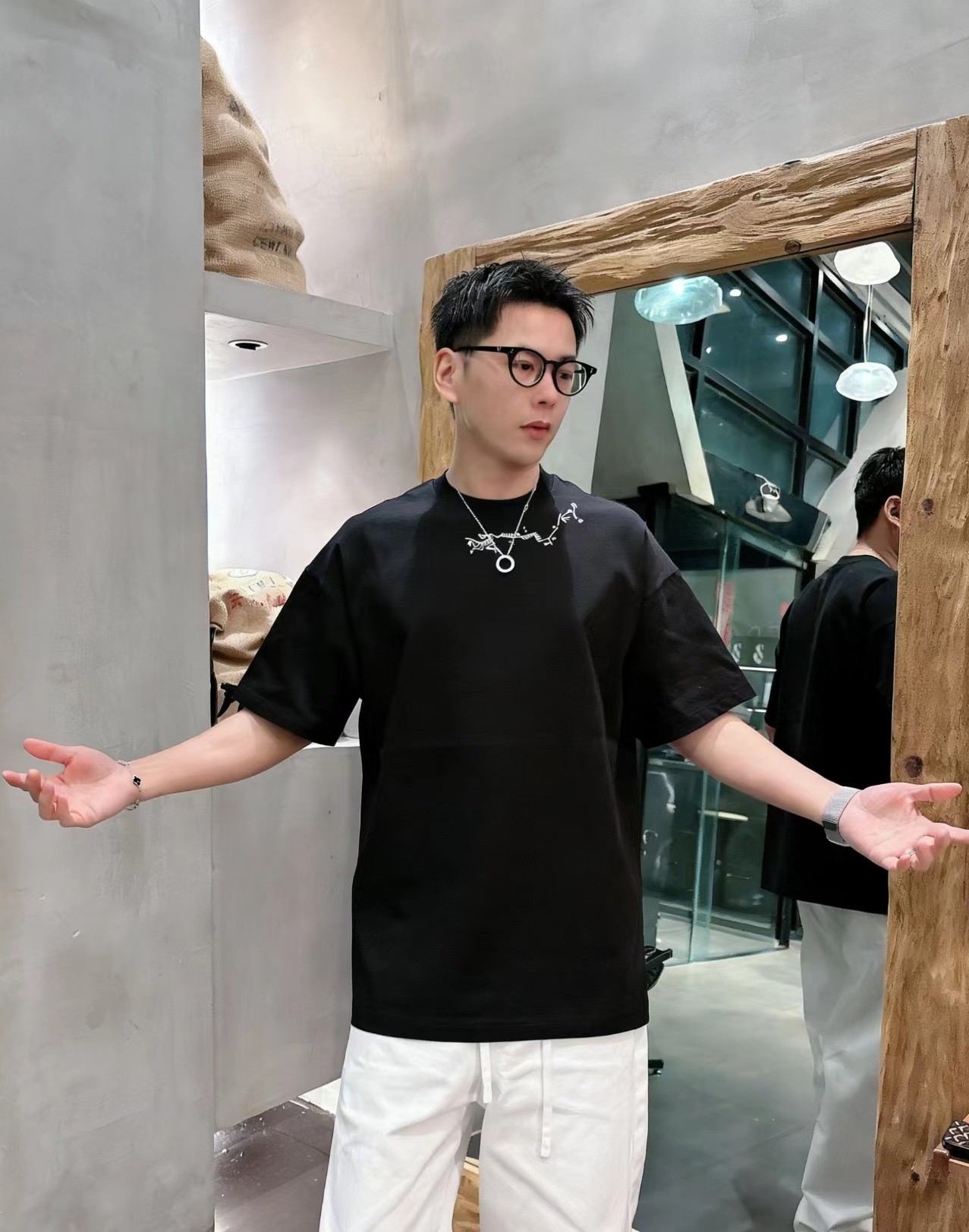 NO:760830,2026 new short-sleeved preview is available!   ARCTERYX round neck short-sleeved T-shirt high-end version!  Custom-made fabrics at the counter are highly breathable and comfortable, with impeccable details and brand element design concepts, reflecting high quality. It feels delicate and soft!  It presents a casual cut and the upper body shape is awesome!  Size M-3XL,,T-shirt,tees,t-shirt,198609092026新款短袖预告上新！  ARCTERYX 圆领 短袖 T恤 高端版本！专柜定制面料 透气舒适度高,细节无可挑剔,品牌元素设计理念,体现高品质.手感细腻柔软！呈现休闲裁剪,上身版型超赞！ 码数M-3XL,,T-shirt,tees，t-shirt,,Men's clothing