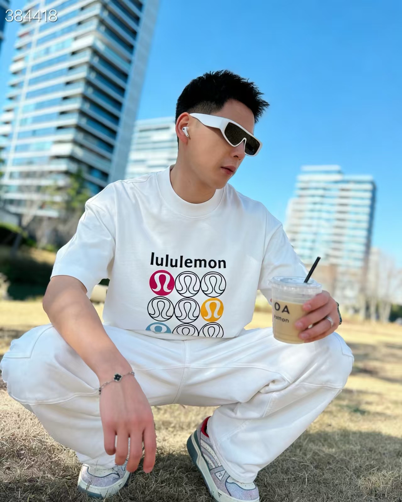 NO:760835,26 new model upper body pictures!   LULULEMON Lulu round neck short-sleeved T-shirt high-end version!  Custom-made fabrics at the counter are highly breathable and comfortable, with impeccable details and brand element design concepts, reflecting high quality. It feels delicate and soft!  It presents a casual cut and the upper body shape is awesome!  Color Black White Size M-3XL M (90-120) L (120-140) XL (140-160) 2XL (160-180) 3XL (180-220),, T-shirt, tees, t-shirt,1986090926新款模特上身图！  LULULEMON 露露 圆领 短袖 T恤 高端版本！专柜定制面料 透气舒适度高,细节无可挑剔,品牌元素设计理念,体现高品质.手感细腻柔软！呈现休闲裁剪,上身版型超赞！ 颜色黑色 白色 码数 M-3XL M（ 90-120） L（120-140）  XL（140-160） 2XL（160-180） 3XL（180-220）,,T-shirt,tees，t-shirt,,Men's clothing