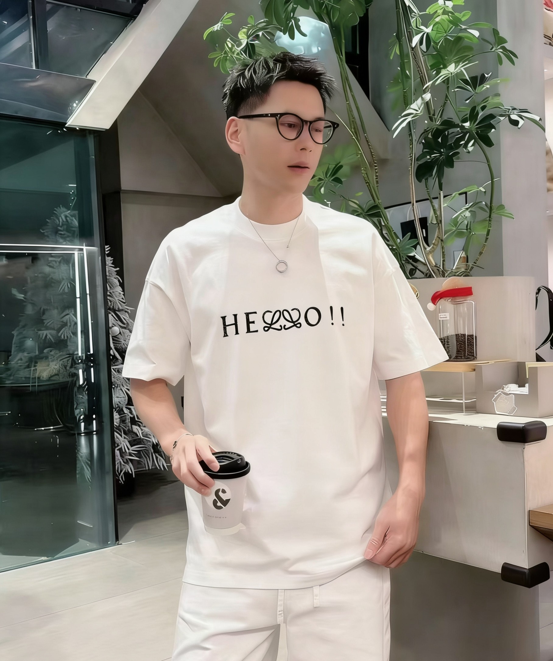 NO:760840,26 new model upper body pictures!   Luo Yiwei HELLO round neck short-sleeved T-shirt high-end version!  Custom-made fabrics at the counter are highly breathable and comfortable, with impeccable details and brand element design concepts, reflecting high quality. It feels delicate and soft!  It presents a casual cut and the upper body shape is awesome!  Color Black White Size M-3XL M (90-120) L (120-140) XL (140-160) 2XL (160-180) 3XL (180-220),,loewe,T-shirt,tees,t-shirt,1986090926新款模特上身图！  罗意威 HELLO圆领 短袖 T恤 高端版本！专柜定制面料 透气舒适度高,细节无可挑剔,品牌元素设计理念,体现高品质.手感细腻柔软！呈现休闲裁剪,上身版型超赞！ 颜色黑色 白色 码数 M-3XL M（ 90-120） L（120-140）  XL（140-160） 2XL（160-180） 3XL（180-220）,,loewe,T-shirt,tees，t-shirt,,Men's clothing
