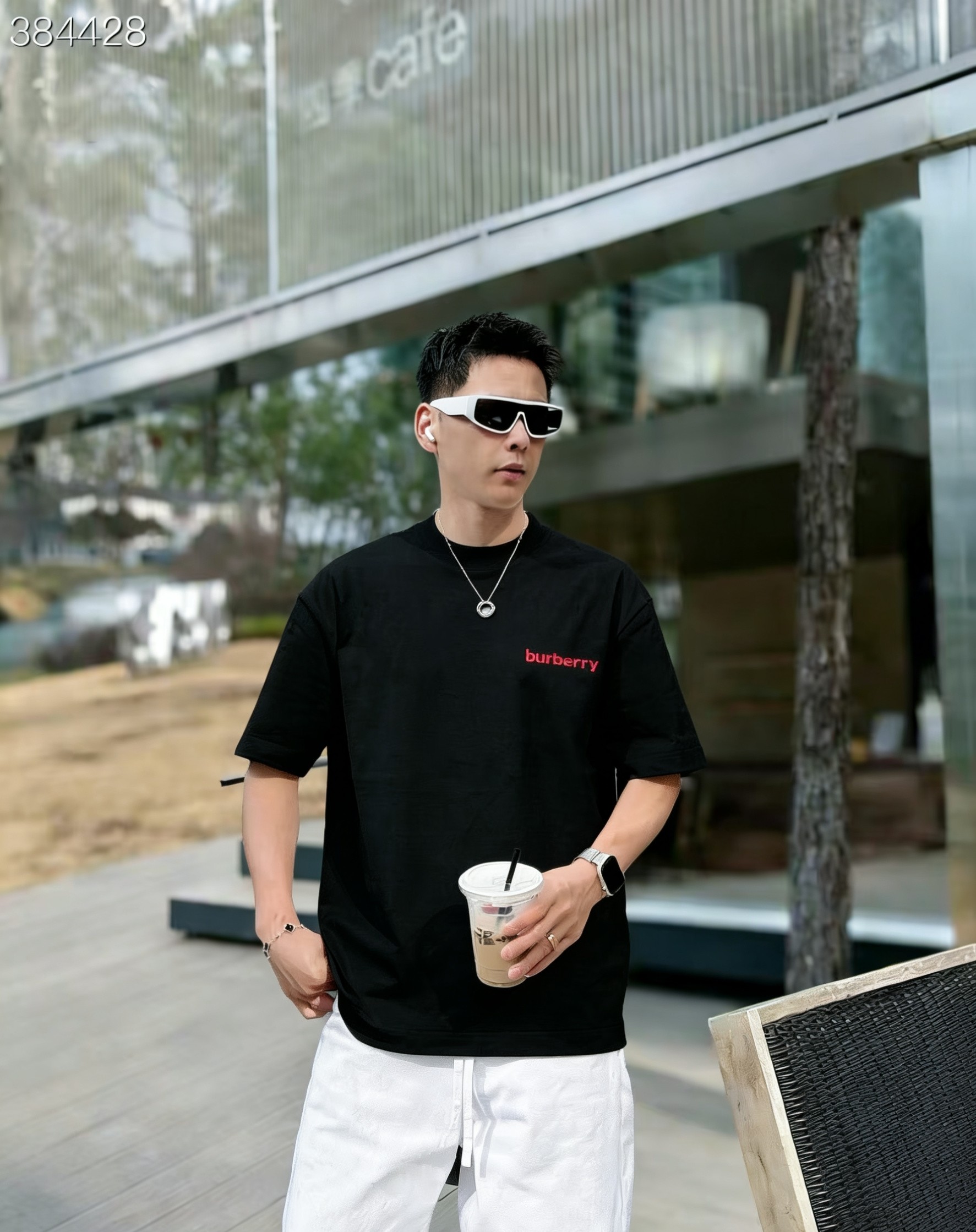 NO:760847,BURBERRY round neck short-sleeved T-shirt high-end version!  Custom-made fabrics at the counter are highly breathable and comfortable, with impeccable details and brand element design concepts, reflecting high quality. It feels delicate and soft!  It presents a casual cut and the upper body shape is awesome!  Color Black White Size M-3XL M (90-120) L (120-140) XL (140-160) 2XL (160-180) 3XL (180-220),,burberry,burberry,T-shirt,tees,t-shirt,19860909巴宝莉 BURBERRY 圆领 短袖 T恤 高端版本！专柜定制面料 透气舒适度高,细节无可挑剔,品牌元素设计理念,体现高品质.手感细腻柔软！呈现休闲裁剪,上身版型超赞！ 颜色黑色 白色  码数 M-3XL M（ 90-120） L（120-140）  XL（140-160） 2XL（160-180） 3XL（180-220）,,burberry,burberry,T-shirt,tees，t-shirt,,Men's clothing