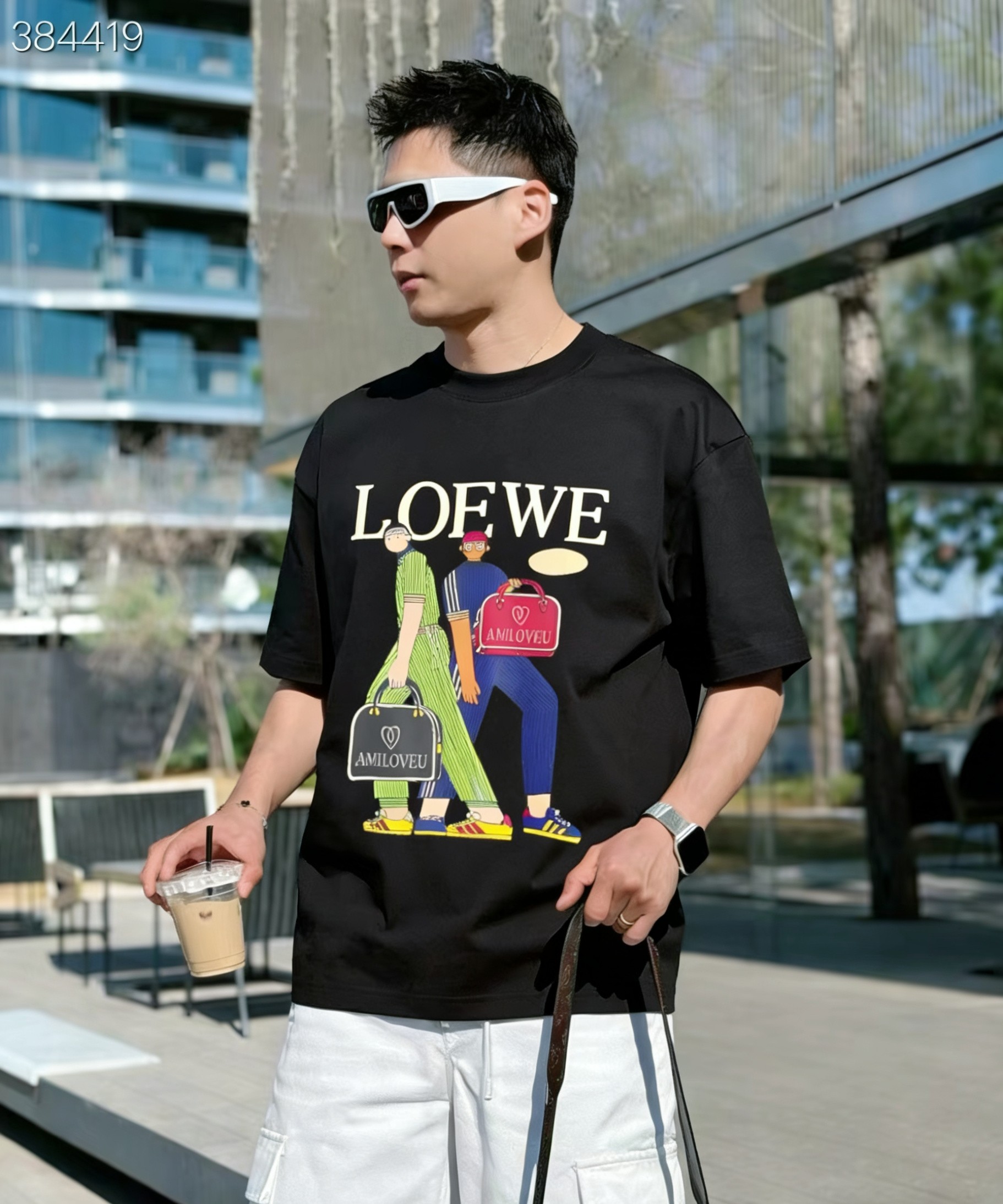 NO:760863,LOEWE round neck short-sleeved T-shirt high-end version!  Custom-made fabrics at the counter are highly breathable and comfortable, with impeccable details and brand element design concepts, reflecting high quality. It feels delicate and soft!  It presents a casual cut and the upper body shape is awesome!  Color Black White Size M-3XL M (90-120) L (120-140) XL (140-160) 2XL (160-180) 3XL (180-220),,loewe,T-shirt,tees,t-shirt,19860909LOEWE 圆领 短袖 T恤 高端版本！专柜定制面料 透气舒适度高,细节无可挑剔,品牌元素设计理念,体现高品质.手感细腻柔软！呈现休闲裁剪,上身版型超赞！ 颜色黑色 白色  码数 M-3XL M（ 90-120） L（120-140）  XL（140-160） 2XL（160-180） 3XL（180-220）,,loewe,T-shirt,tees，t-shirt,,Men's clothing