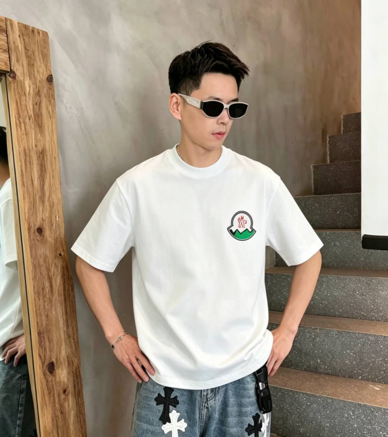 NO:828385,MONCLER covered round neck short-sleeved T-shirt high-end version!  Custom-made fabrics at the counter are highly breathable and comfortable, with impeccable details and brand element design concepts, reflecting high quality. It feels delicate and soft!  It presents a casual cut and the upper body shape is awesome!  Color Black White Size M-3XL,,Moncler,T-shirt,tees,t-shirt,19860909MONCLER 蒙口圆领 短袖 T恤 高端版本！专柜定制面料 透气舒适度高,细节无可挑剔,品牌元素设计理念,体现高品质.手感细腻柔软！呈现休闲裁剪,上身版型超赞！ 颜色黑色 白色  码数 M-3XL,,Moncler,T-shirt,tees，t-shirt,,Men's clothing