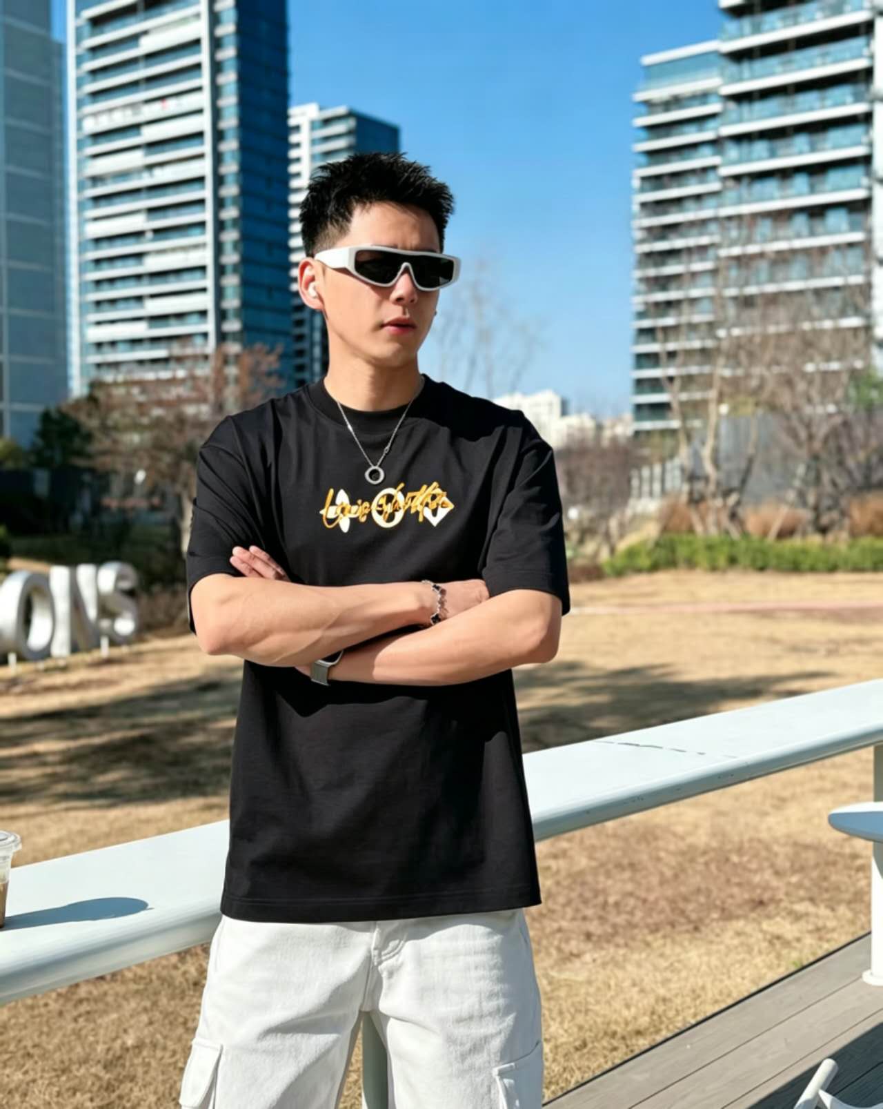 NO:832381,LV Louis Vuitton short-sleeved T-shirt high-end version!  Custom-made fabrics at the counter are highly breathable and comfortable, with impeccable details and brand element design concepts, reflecting high quality. It feels delicate and soft!  It presents a casual cut and the upper body shape is awesome!  Color Black White Size M-3XL,,louis vuitton,louis vuitton,T-shirt,tees,t-shirt,19860909LV 路易威登 短袖 T恤 高端版本！专柜定制面料 透气舒适度高,细节无可挑剔,品牌元素设计理念,体现高品质.手感细腻柔软！呈现休闲裁剪,上身版型超赞！ 颜色黑色 白色   码数 M-3XL,,louis vuitton,louis vuitton,T-shirt,tees，t-shirt,,Men's clothing