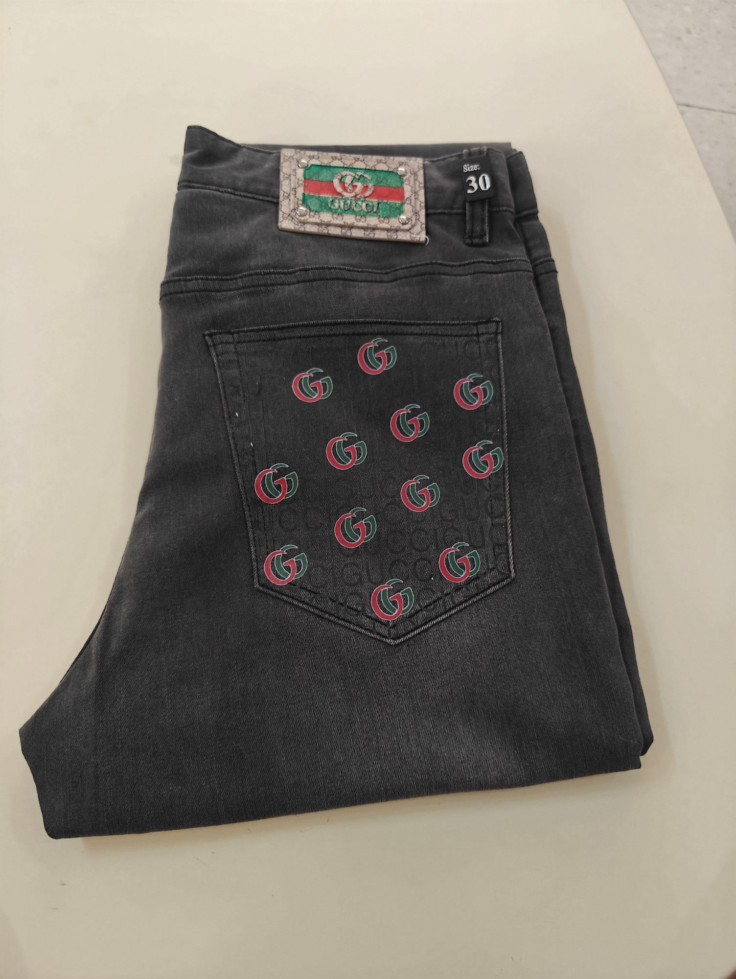 NO:904220,2026 spring and summer new jeans are available!  Gucci Gucci exclusively offers new jeans, high-end versions!  Custom-made fabrics at the counter are highly breathable and comfortable, with impeccable details and brand element design concepts, reflecting high quality. It feels delicate and soft!  It presents a casual cut and the upper body shape is awesome!  Code number 29-42,,gucci,gucci,jeans,198609092026春夏新款牛仔裤上新！ Gucci 古驰独家专供新款 牛仔裤,高端版本！专柜定制面料 透气舒适度高,细节无可挑剔,品牌元素设计理念,体现高品质.手感细腻柔软！呈现休闲裁剪,上身版型超赞！ 码数29-42,,gucci,gucci,jeans,,Men's clothing