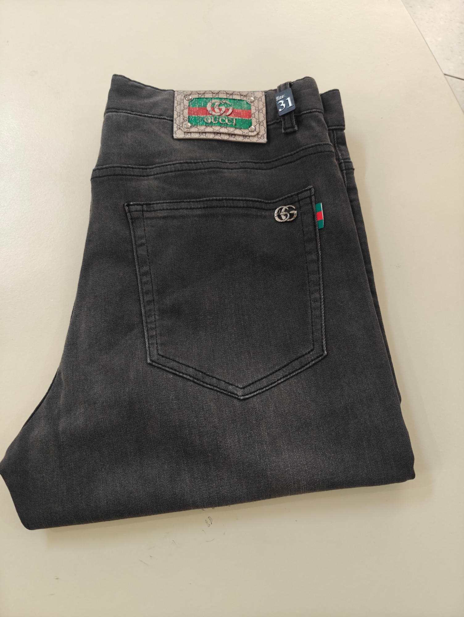 NO:904269,2026 spring and summer new jeans are available!   Gucci exclusively offers new jeans, high-end versions!  Custom-made fabrics at the counter are highly breathable and comfortable, with impeccable details and brand element design concepts, reflecting high quality. It feels delicate and soft!  It presents a casual cut and the upper body shape is awesome!  Code number 29-42,,gucci,gucci,jeans,198609092026春夏新款牛仔裤上新！  古驰Gucci独家专供新款 牛仔裤,高端版本！专柜定制面料 透气舒适度高,细节无可挑剔,品牌元素设计理念,体现高品质.手感细腻柔软！呈现休闲裁剪,上身版型超赞！ 码数29-42,,gucci,gucci,jeans,,Men's clothing