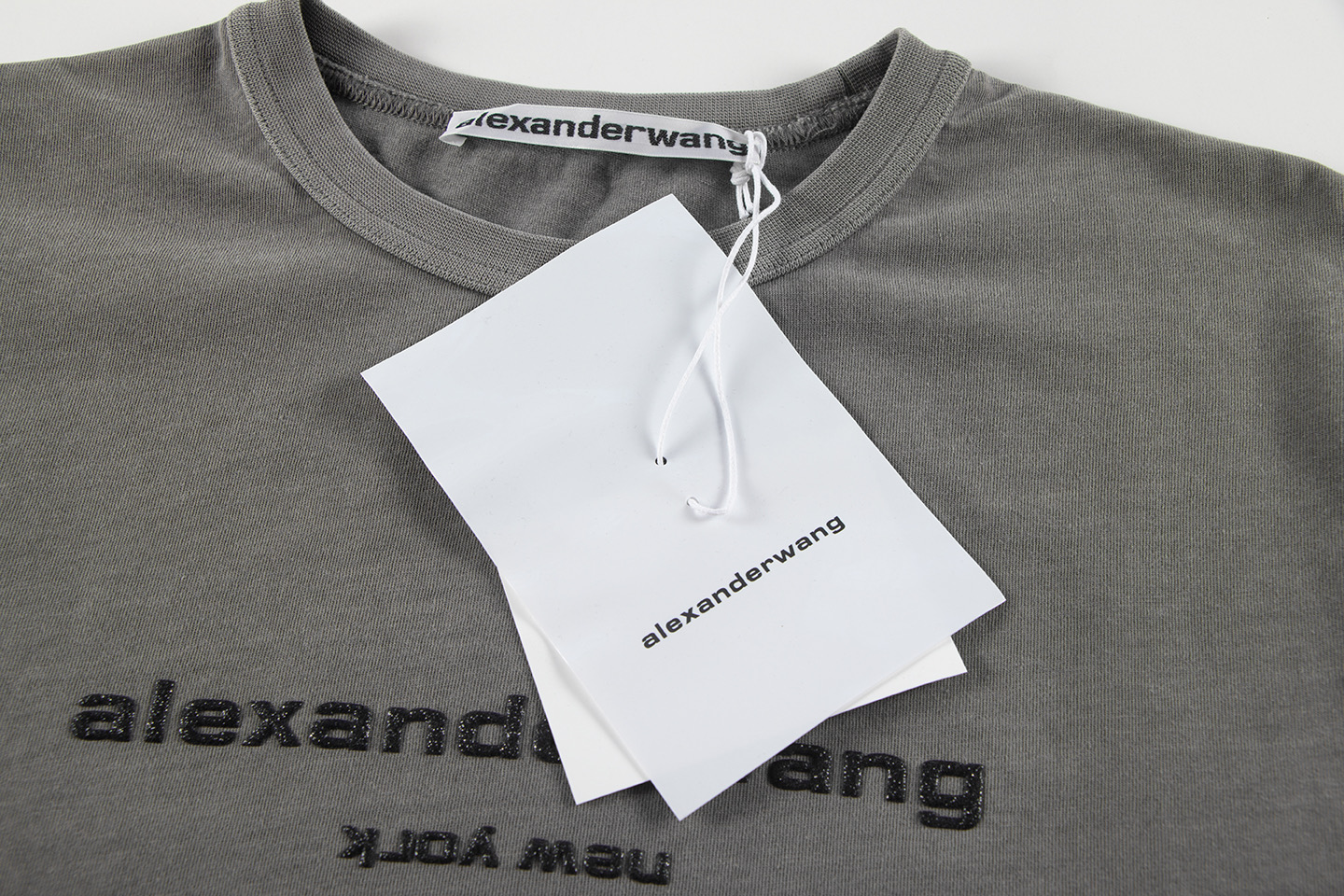 Alexanderwang 2025 New Short Sleeves: Super Cool Top with Unique Features - 图片 2