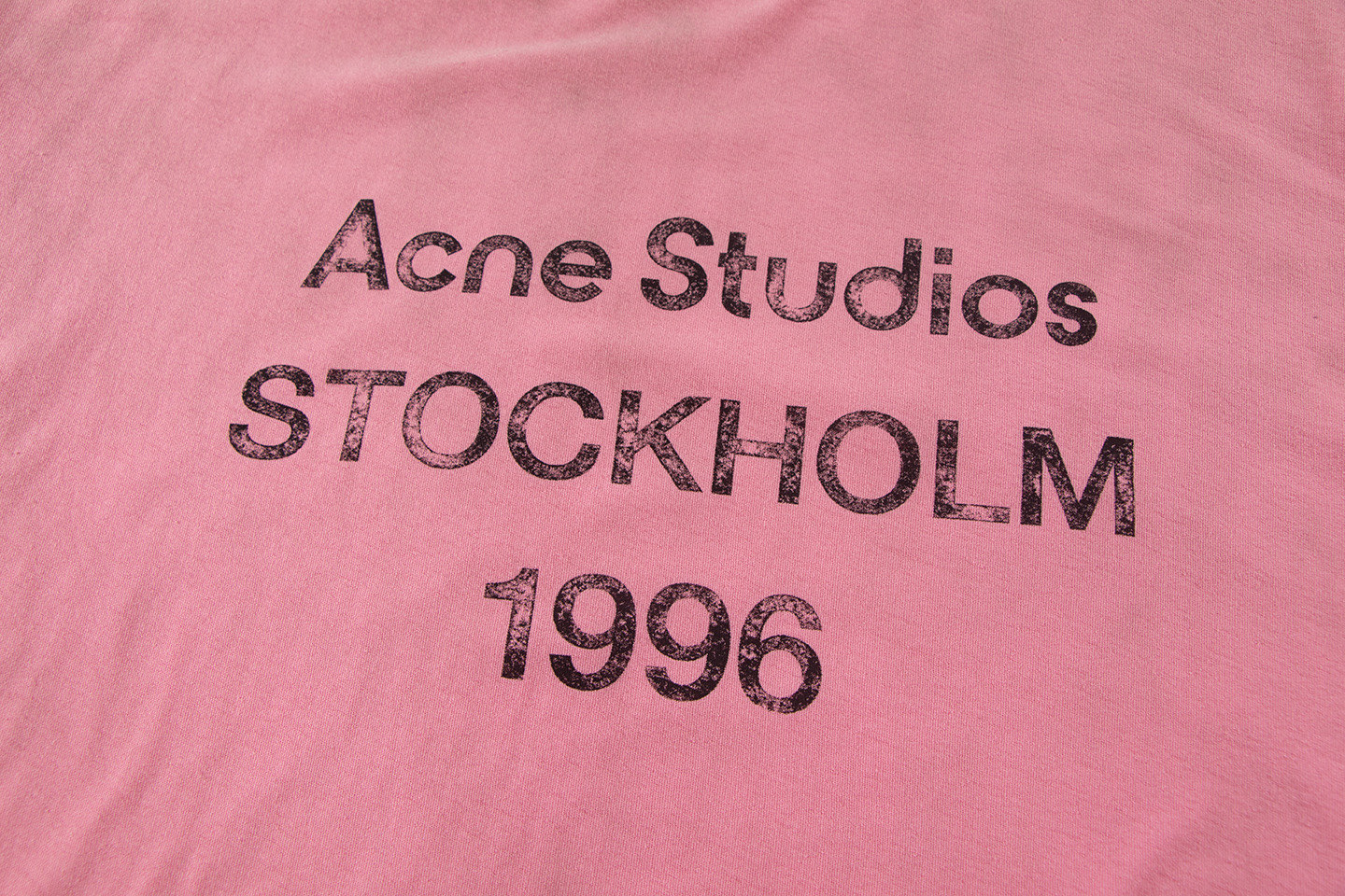 Acne 1996 Collection: 25 Stylish Dirty Short Sleeves for Summer Fashion Essentials - 图片 3
