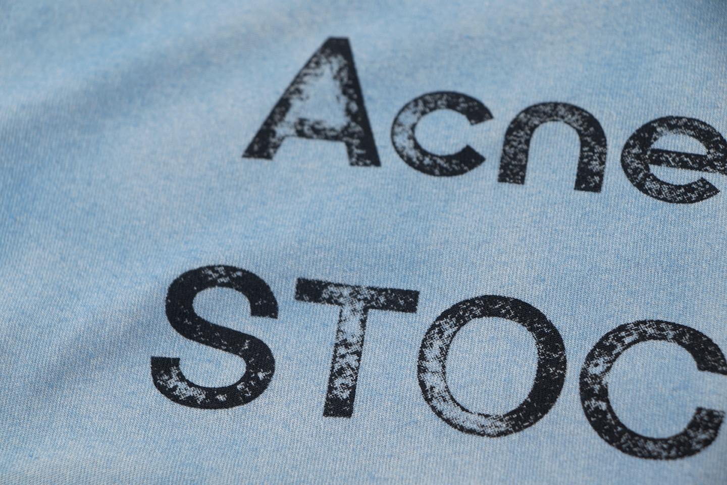 “Acne 1996 Collection: 25 Stylish Dirty Short Sleeves for Summer Fashion” - 图片 3