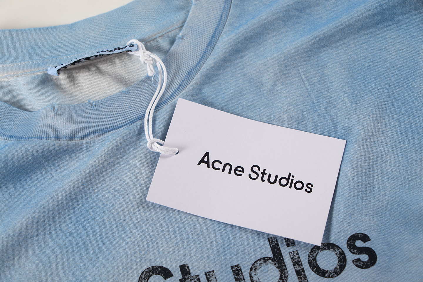 “Acne 1996 Collection: 25 Stylish Dirty Short Sleeves for Summer Fashion” - 图片 6