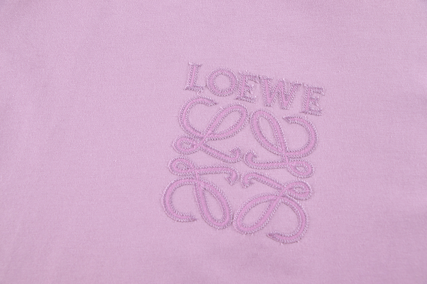 Review: Loewe 198 Embroidered Cotton Shirt in Green, Pink, and Grey - 图片 3