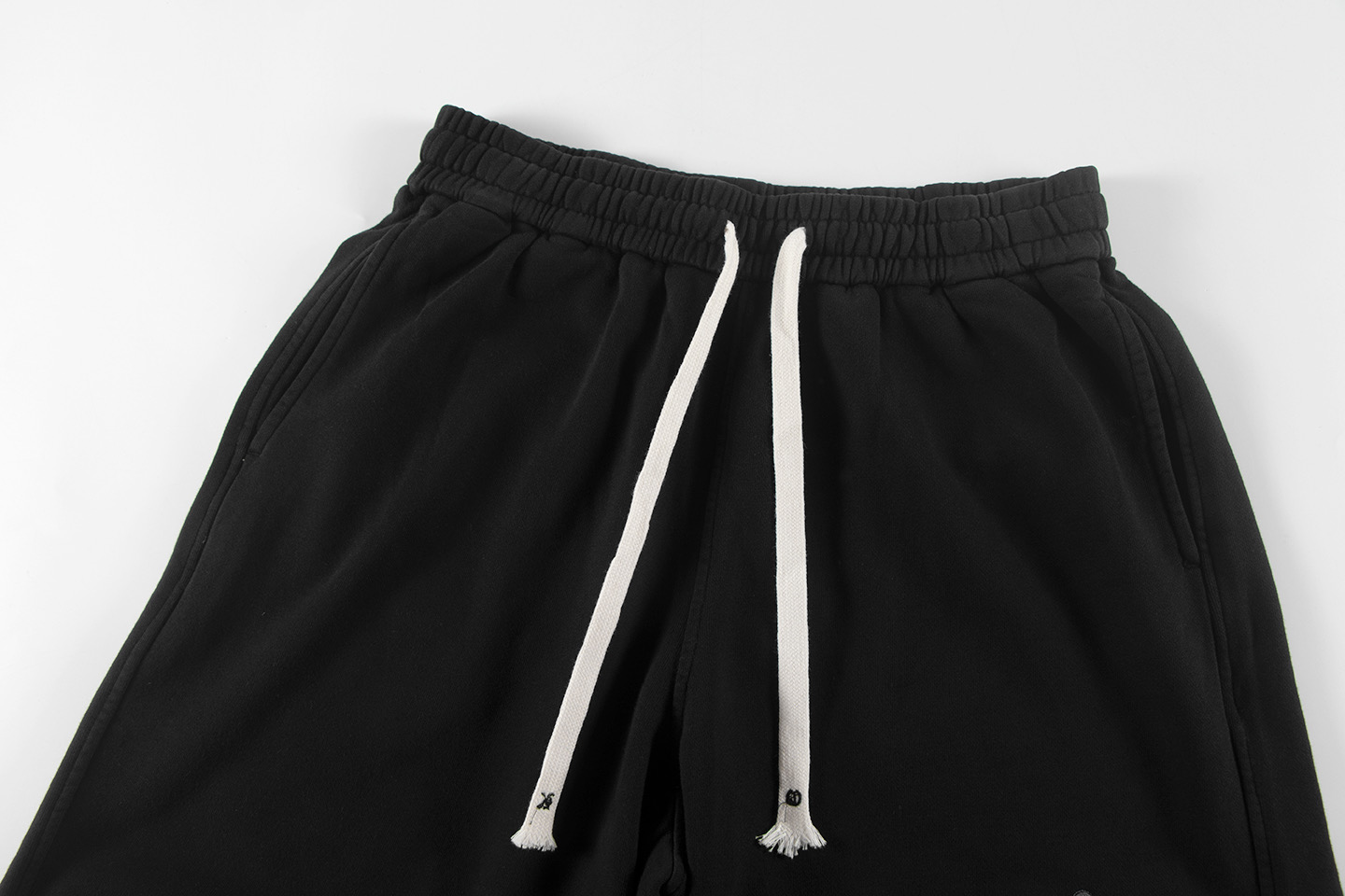 High-End Crocson CH 2025 Shorts with Thongs: Features, Specs, and Pricing - 图片 5