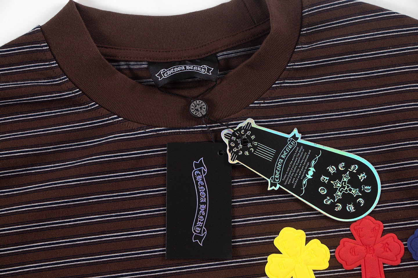 P125 𝗖𝗛克罗❤️2025秋冬季马蹄十字3D印胶黑白条纹情侣休闲长袖
👑最高版本！定制面料320克面料！马蹄十字贴胶
颜色：咖色
尺码：S M L XL
