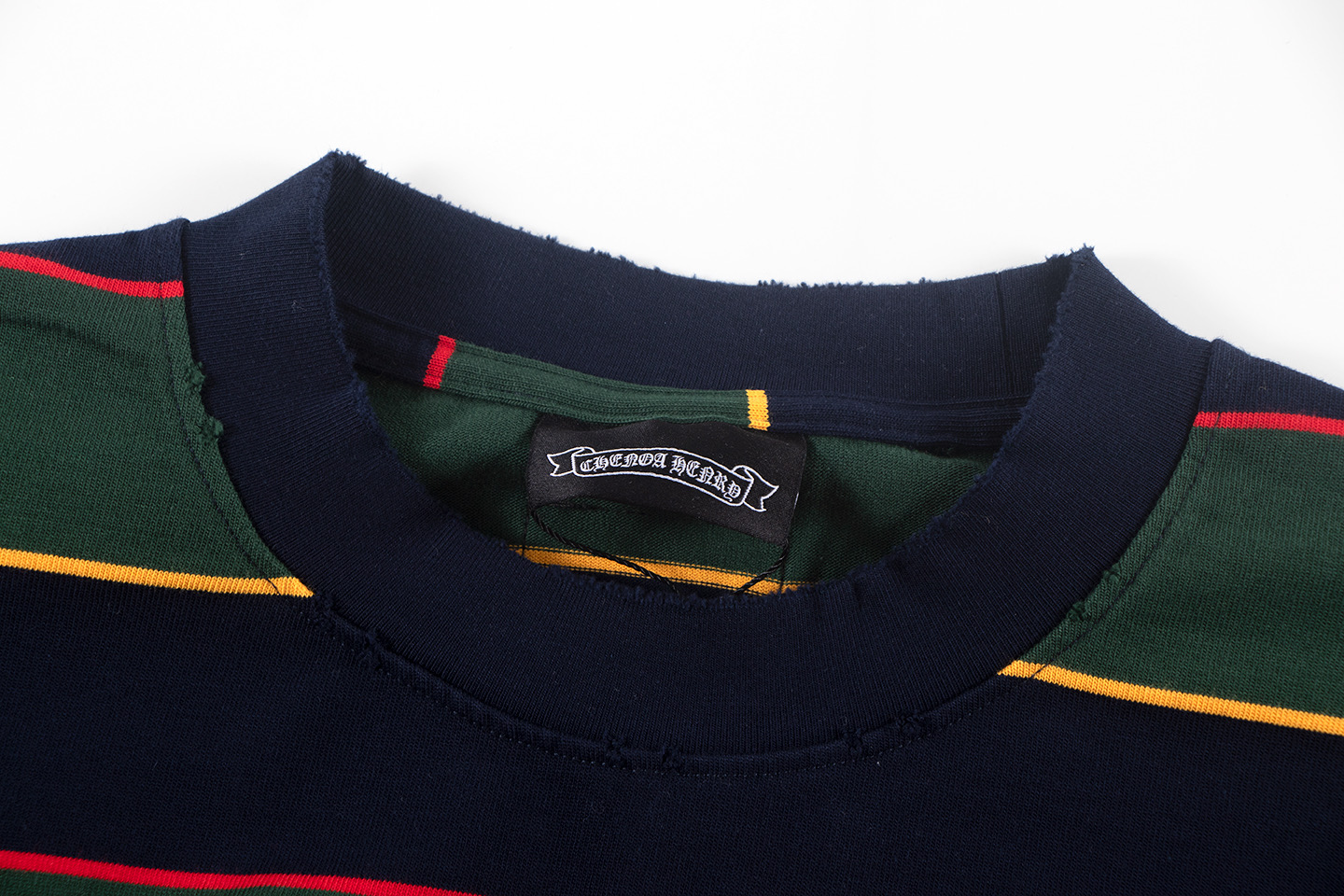 P130 𝗖𝗛克罗❤️2025秋冬季马蹄十字3D印胶黑白条纹情侣休闲长袖
👑最高版本！定制面料320克面料！马蹄十字贴胶
颜色：棕色 墨绿
尺码：S M L XL
