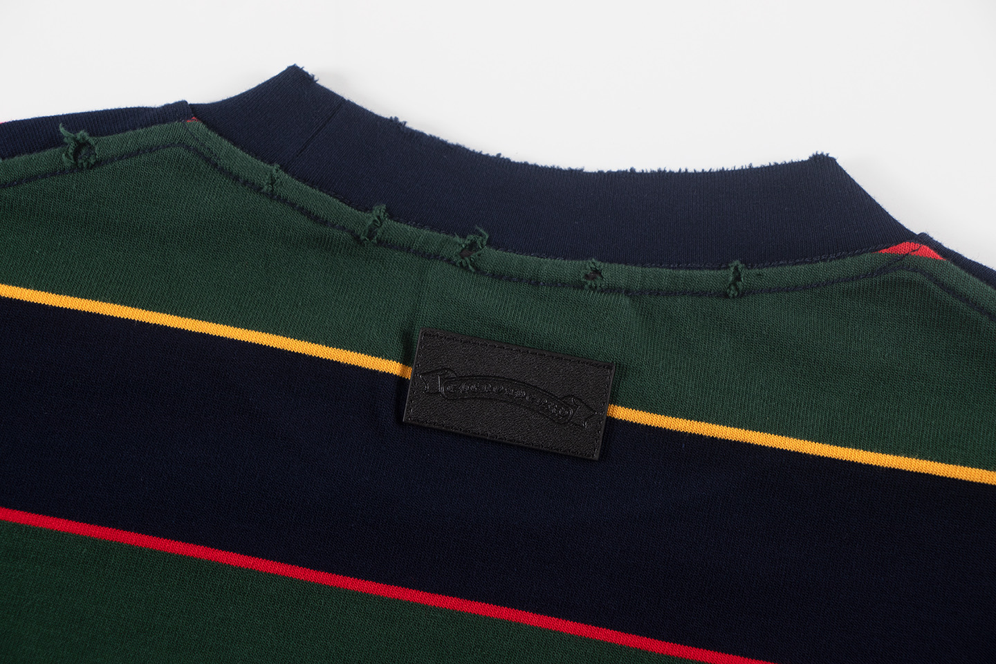 P130 𝗖𝗛克罗❤️2025秋冬季马蹄十字3D印胶黑白条纹情侣休闲长袖
👑最高版本！定制面料320克面料！马蹄十字贴胶
颜色：棕色 墨绿
尺码：S M L XL
