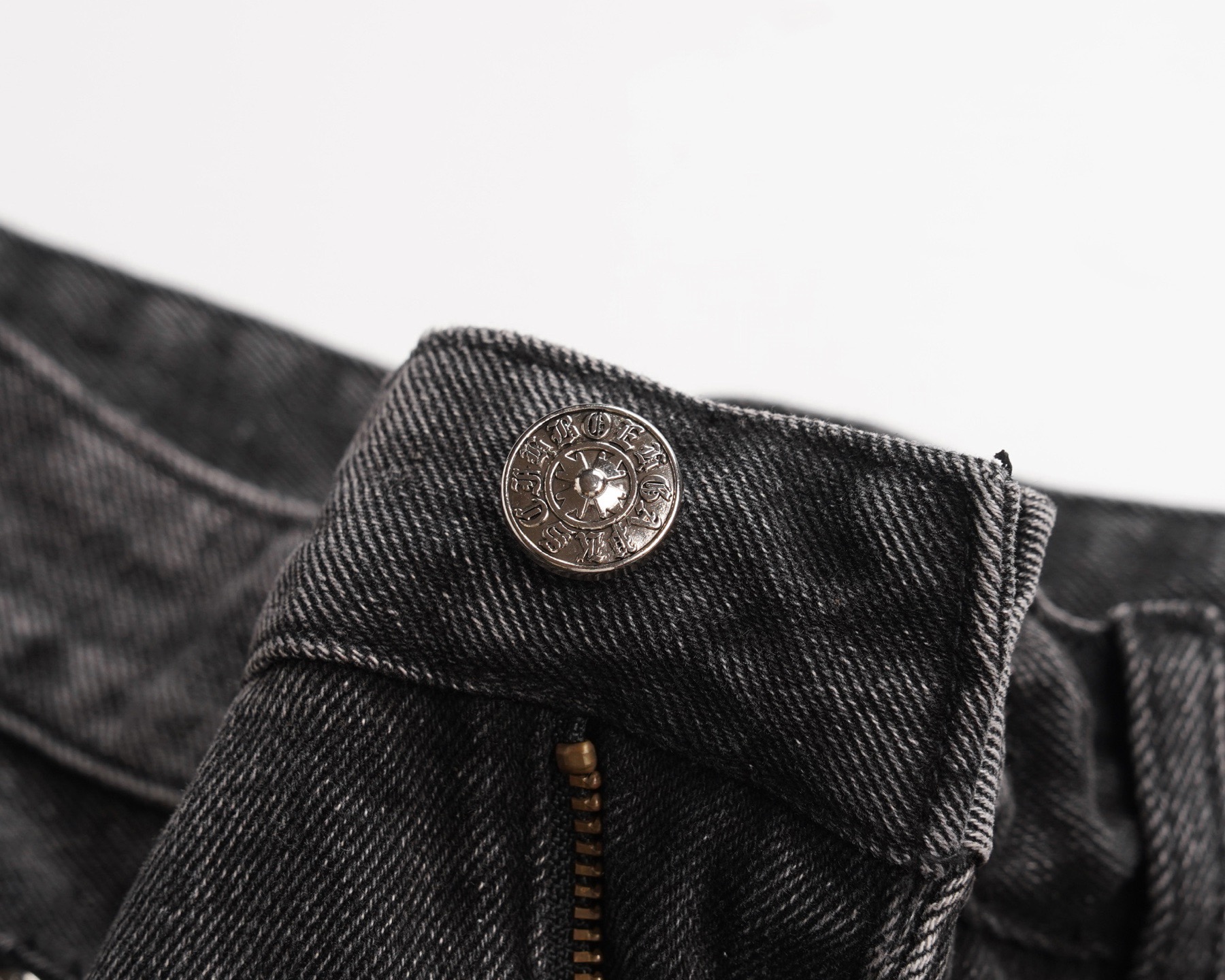Chrome Hearts 𝗖𝗛/克罗 2026年春季新款 美式洗水贴皮刺绣破洞短裤
