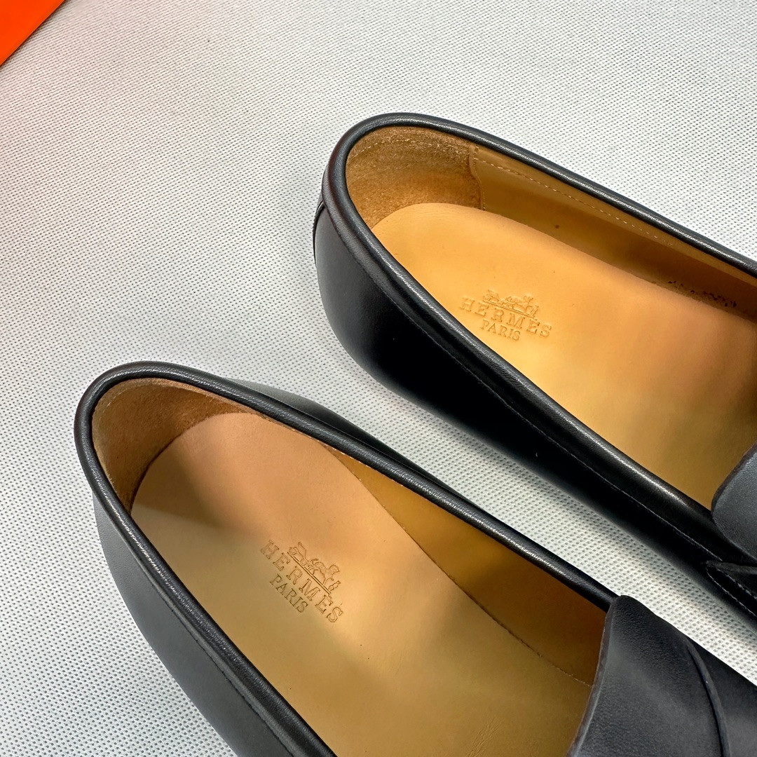 Elegant Leather Loafers with H Passant Detail - Refined Style & Comfort 7 i1709978761 1320 6