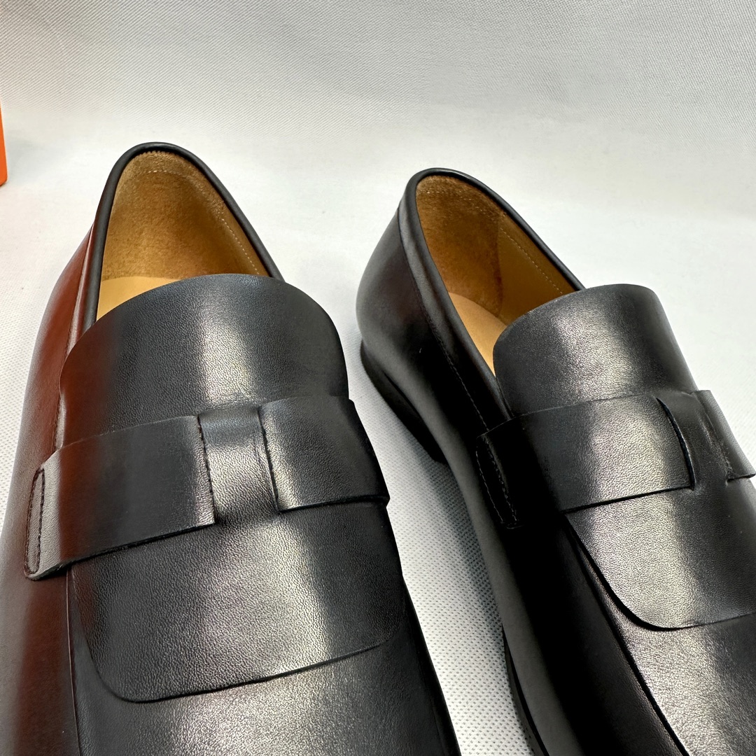 Elegant Leather Loafers with H Passant Detail - Refined Style & Comfort 8 i1709978761 2869 5