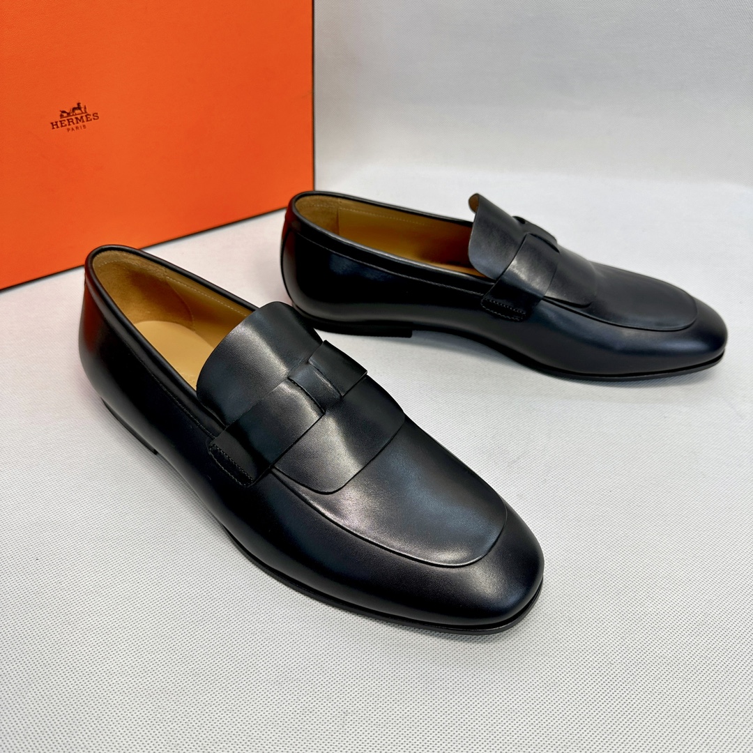 Elegant Leather Loafers with H Passant Detail - Refined Style & Comfort 3 i1709978761 2938 1