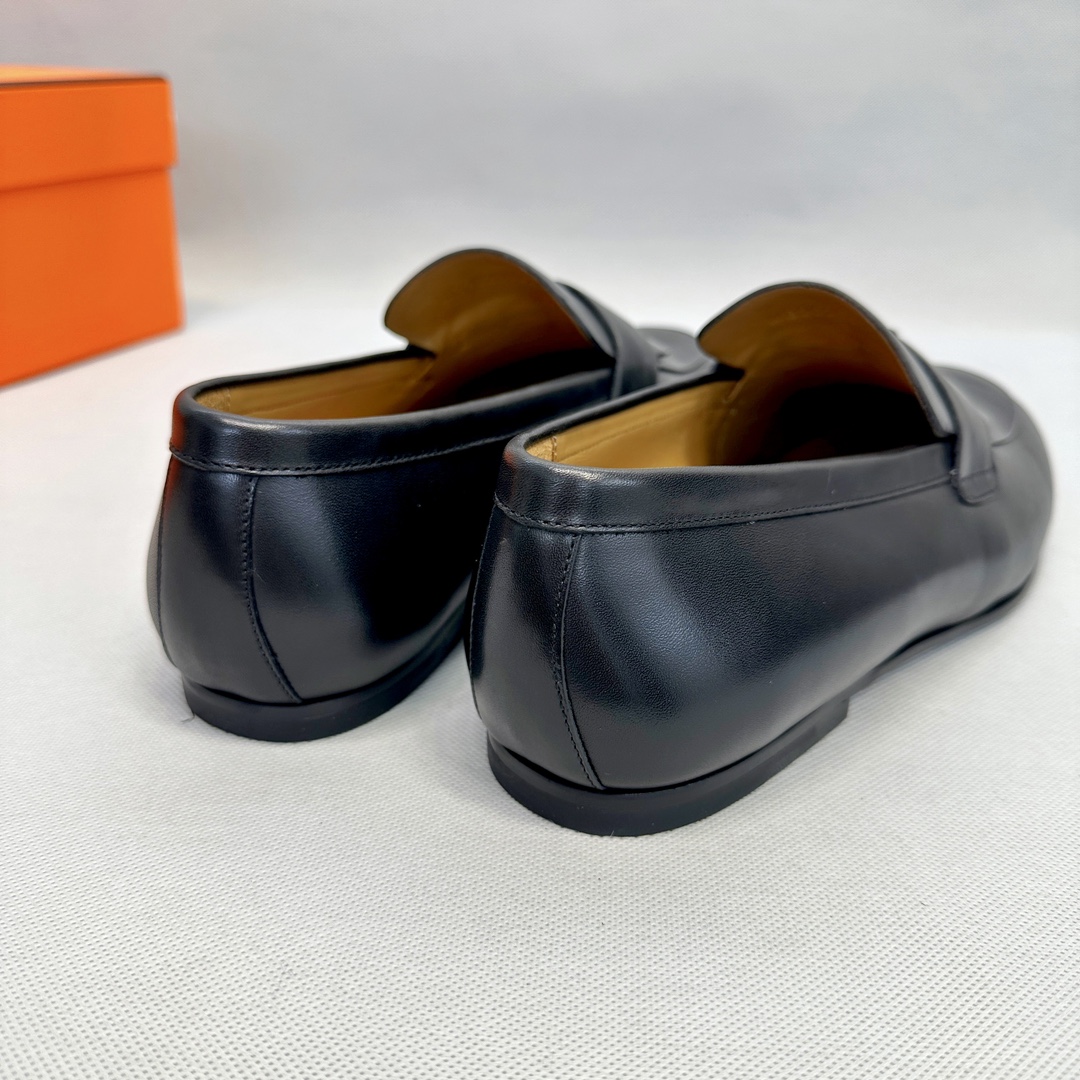 Elegant Leather Loafers with H Passant Detail - Refined Style & Comfort 5 i1709978761 2961 8