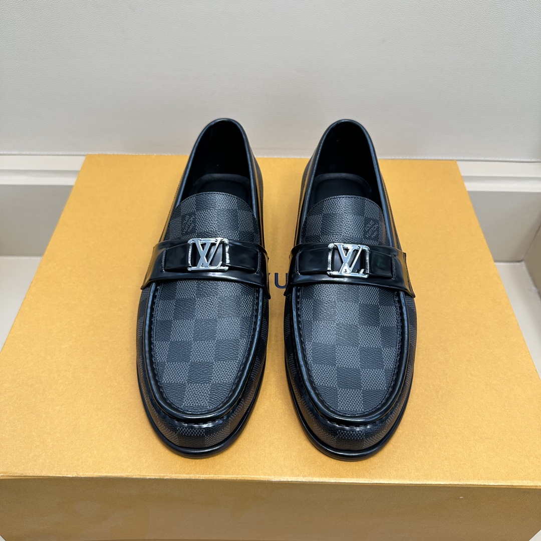 NO:280093,Leather outsole, paired with rubber pads to enhance wear resistance and slip resistance. Size 39-40-41-42-43-44 (38.45 customized, no return or replacement),19860909皮革外底,搭配橡胶衬垫增强了耐磨性和防滑性. Size 39-40-41-42-43-44（38.45定做不退不换）,,Men's shoes