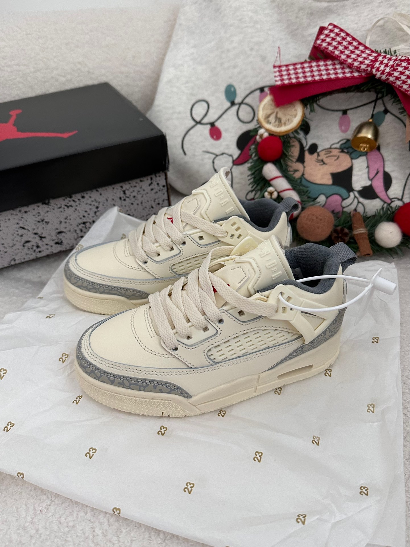 AJ 乔3.5代系带篮球气垫童鞋28-35 SPIZIKE LOW系带篮球气垫童鞋巧糅经典JORDAn运动鞋的设计元素，成就匠心经典-选品中心