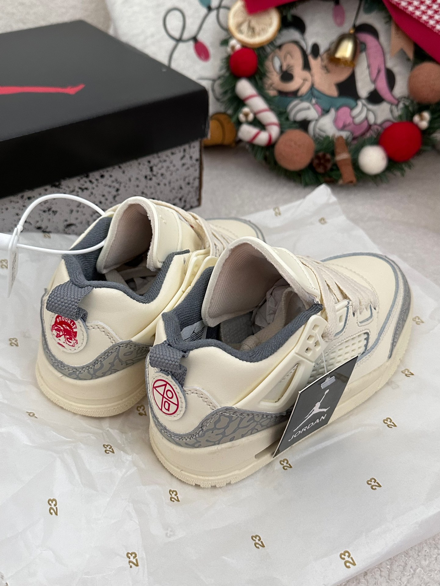 图片[6]-AJ 乔3.5代系带篮球气垫童鞋28-35 SPIZIKE LOW系带篮球气垫童鞋巧糅经典JORDAn运动鞋的设计元素，成就匠心经典-选品中心