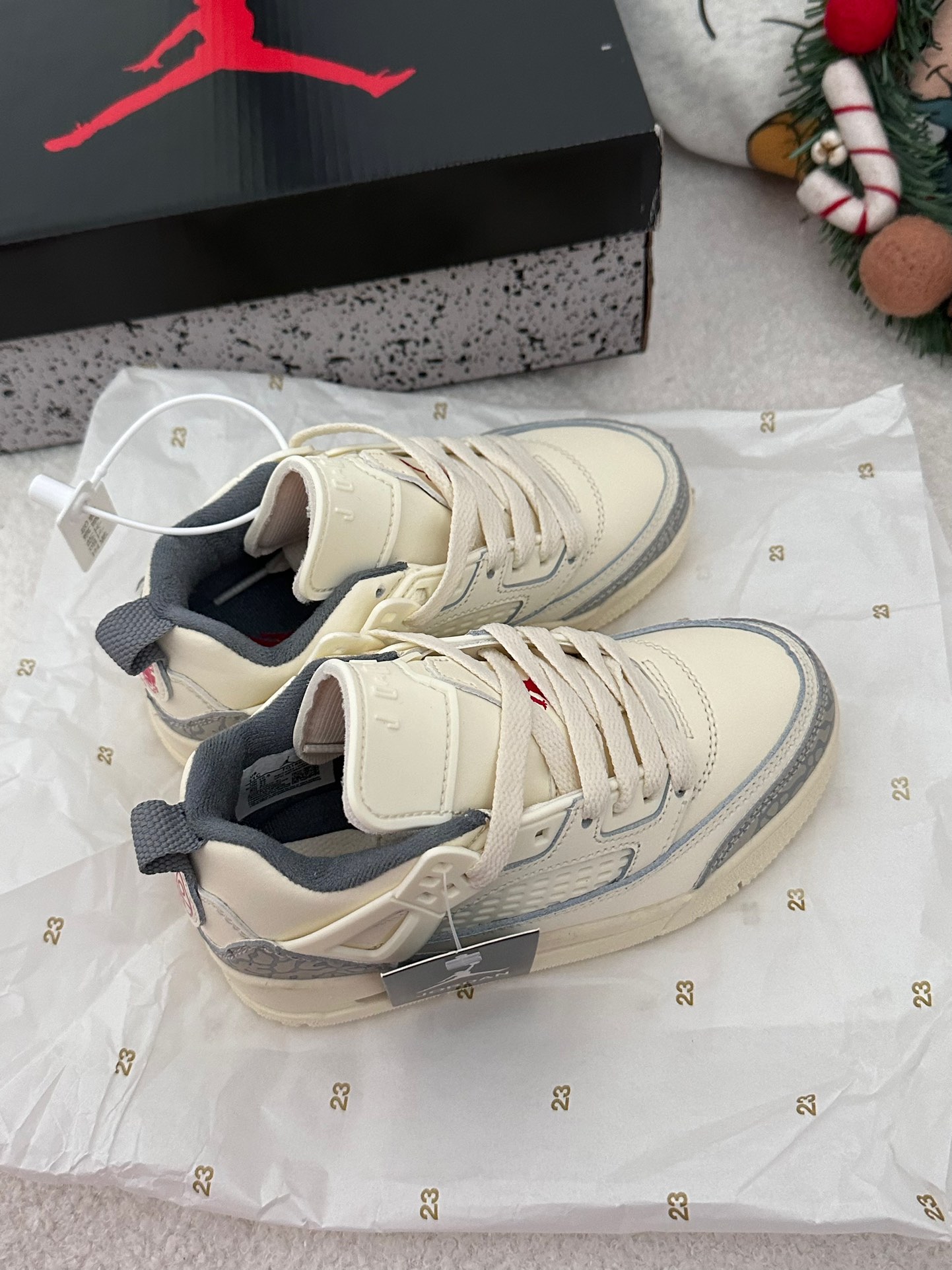 图片[7]-AJ 乔3.5代系带篮球气垫童鞋28-35 SPIZIKE LOW系带篮球气垫童鞋巧糅经典JORDAn运动鞋的设计元素，成就匠心经典-选品中心