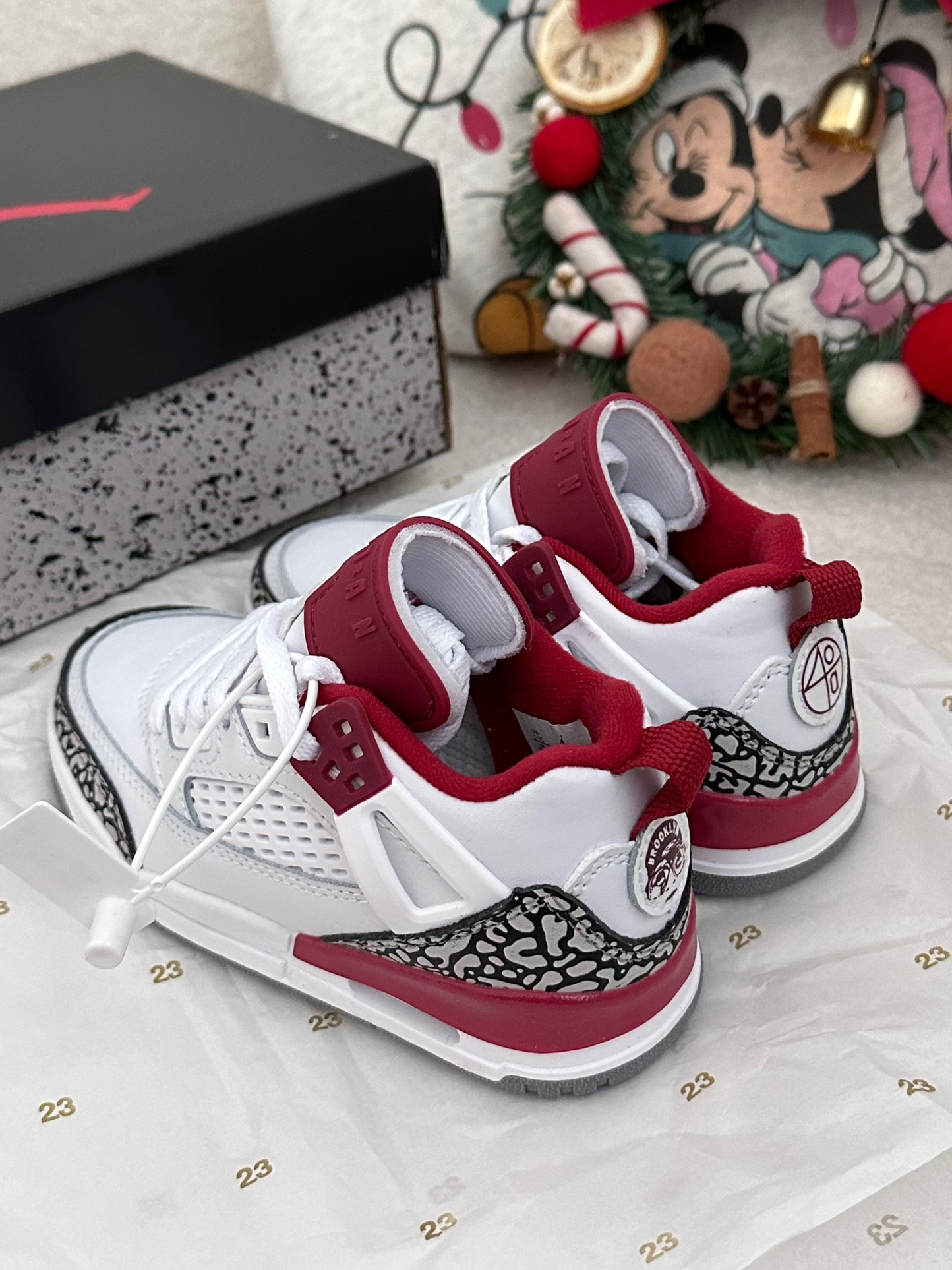 图片[2]-AJ 乔3.5代系带篮球气垫童鞋28-35 SPIZIKE LOW系带篮球气垫童鞋巧糅经典JORDAn运动鞋的设计元素，成就匠心经典-选品中心