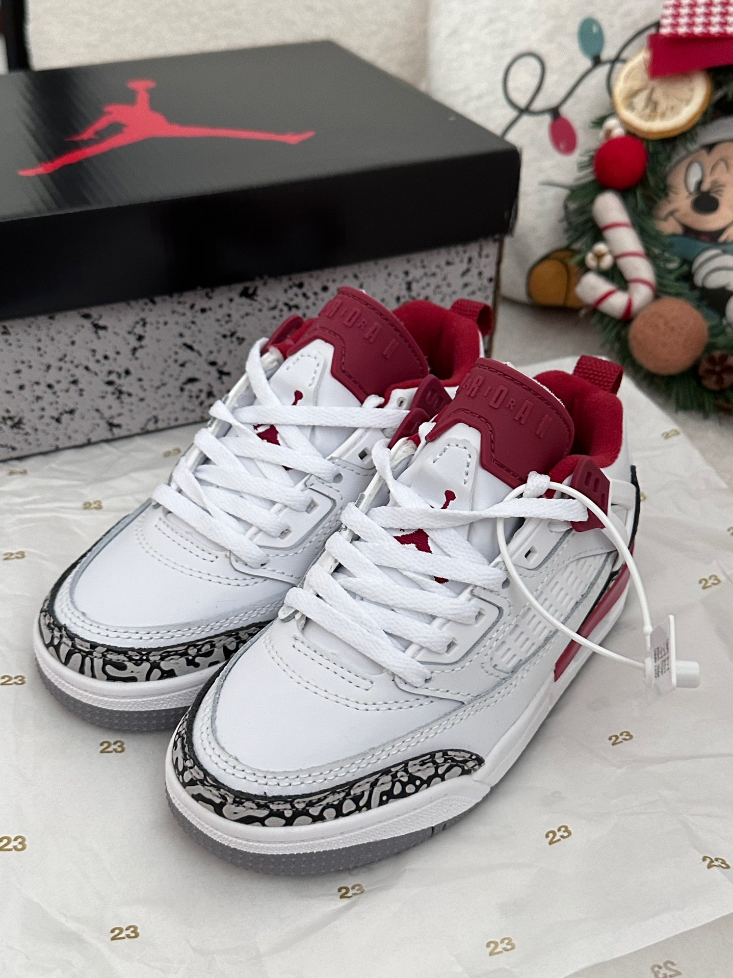 AJ 乔3.5代系带篮球气垫童鞋28-35 SPIZIKE LOW系带篮球气垫童鞋巧糅经典JORDAn运动鞋的设计元素，成就匠心经典-选品中心