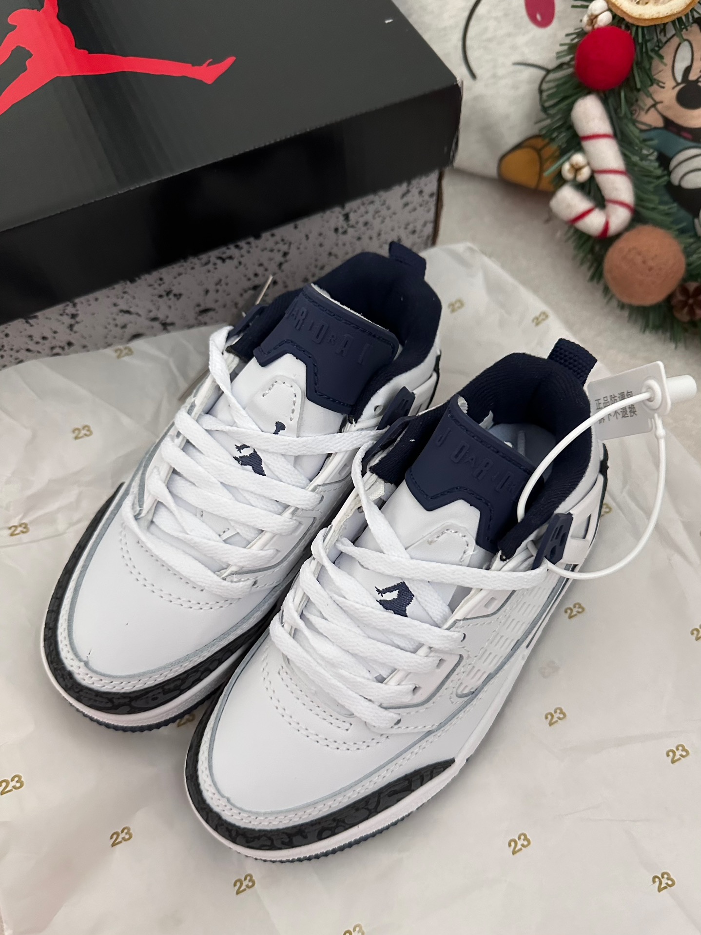 图片[2]-AJ 乔3.5代系带篮球气垫童鞋28-35 SPIZIKE LOW系带篮球气垫童鞋巧糅经典JORDAn运动鞋的设计元素，成就匠心经典-选品中心