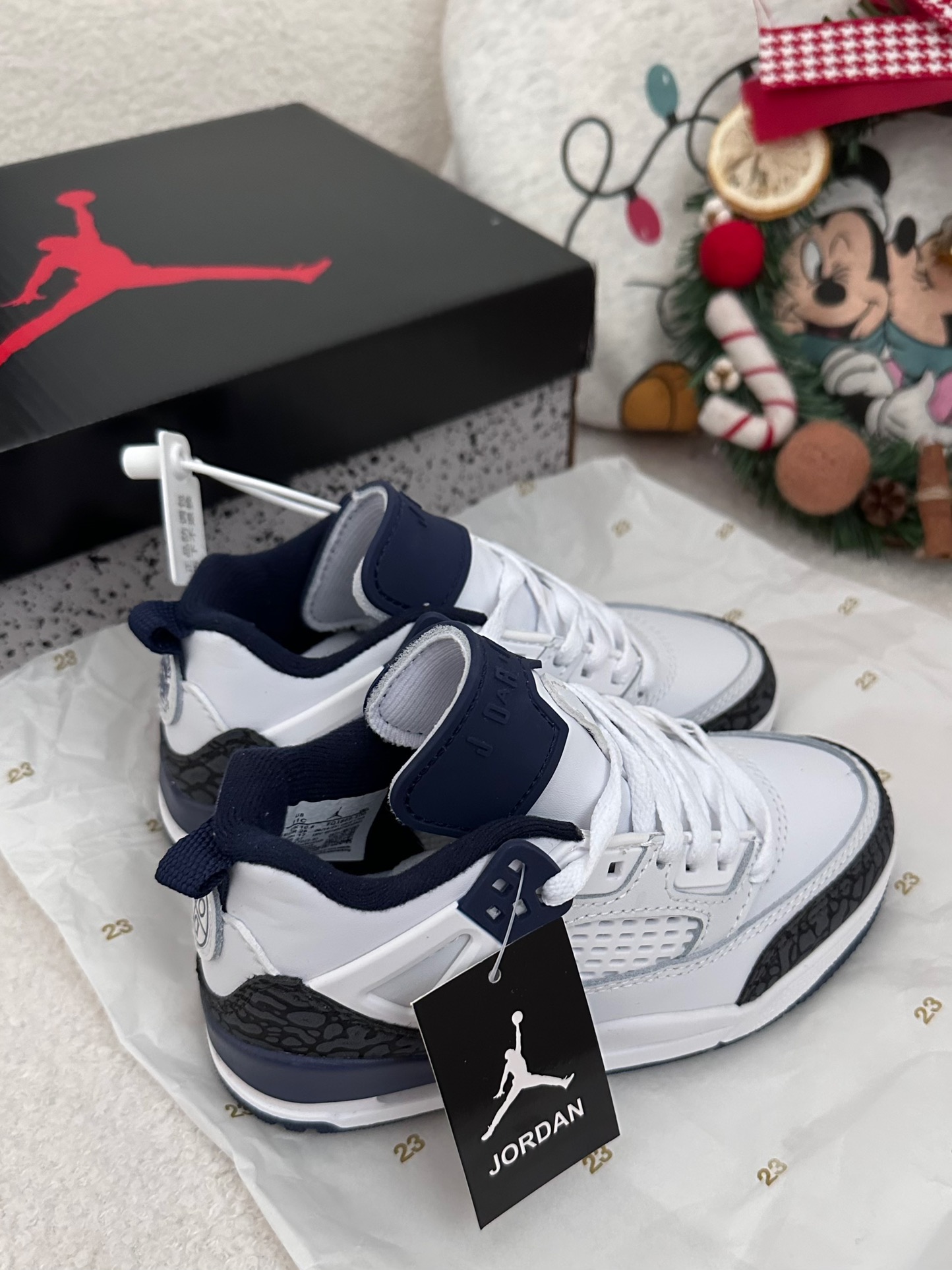 图片[7]-AJ 乔3.5代系带篮球气垫童鞋28-35 SPIZIKE LOW系带篮球气垫童鞋巧糅经典JORDAn运动鞋的设计元素，成就匠心经典-选品中心