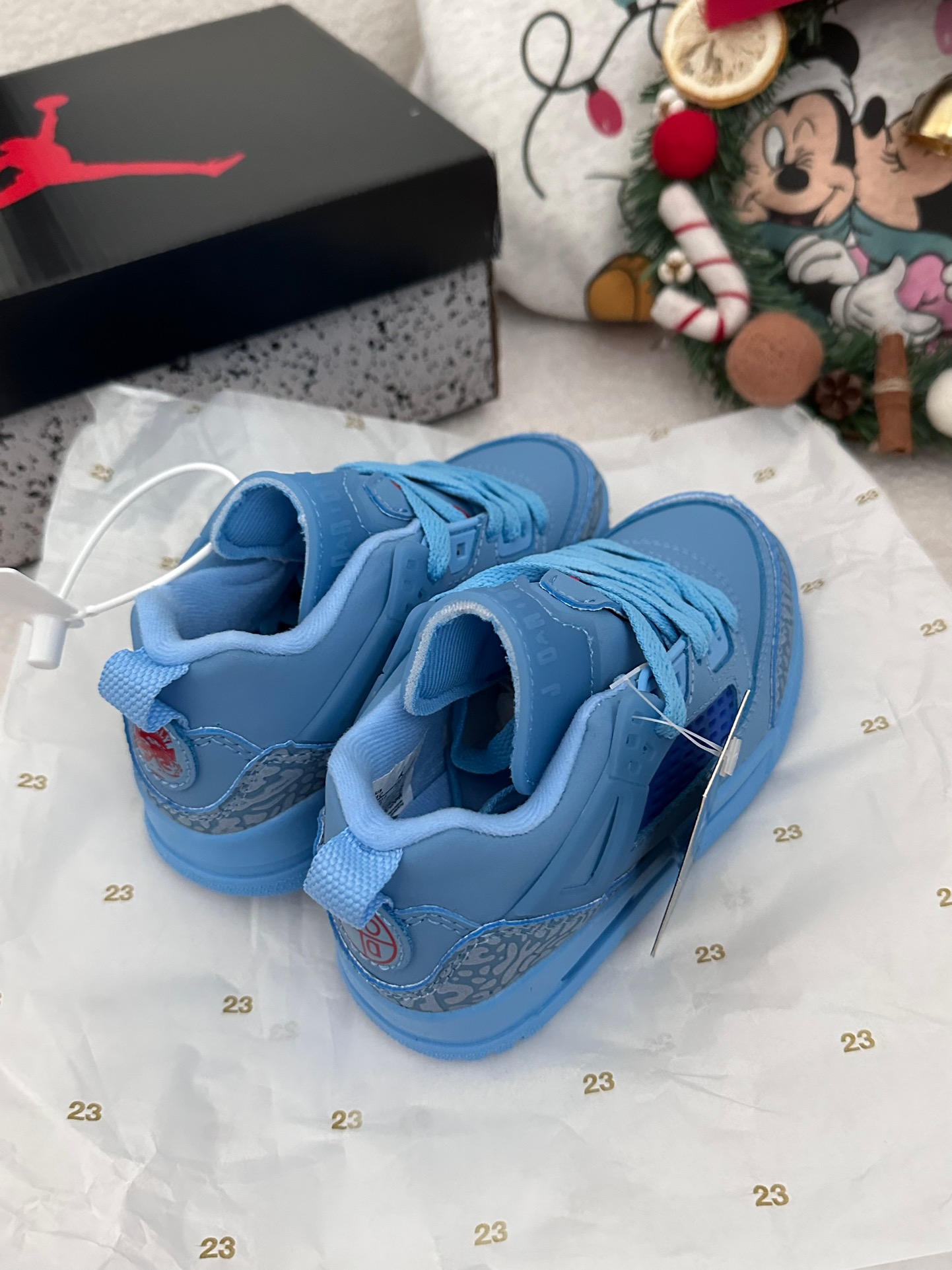 图片[2]-AJ 乔3.5代系带篮球气垫童鞋28-35 SPIZIKE LOW系带篮球气垫童鞋巧糅经典JORDAn运动鞋的设计元素，成就匠心经典-选品中心