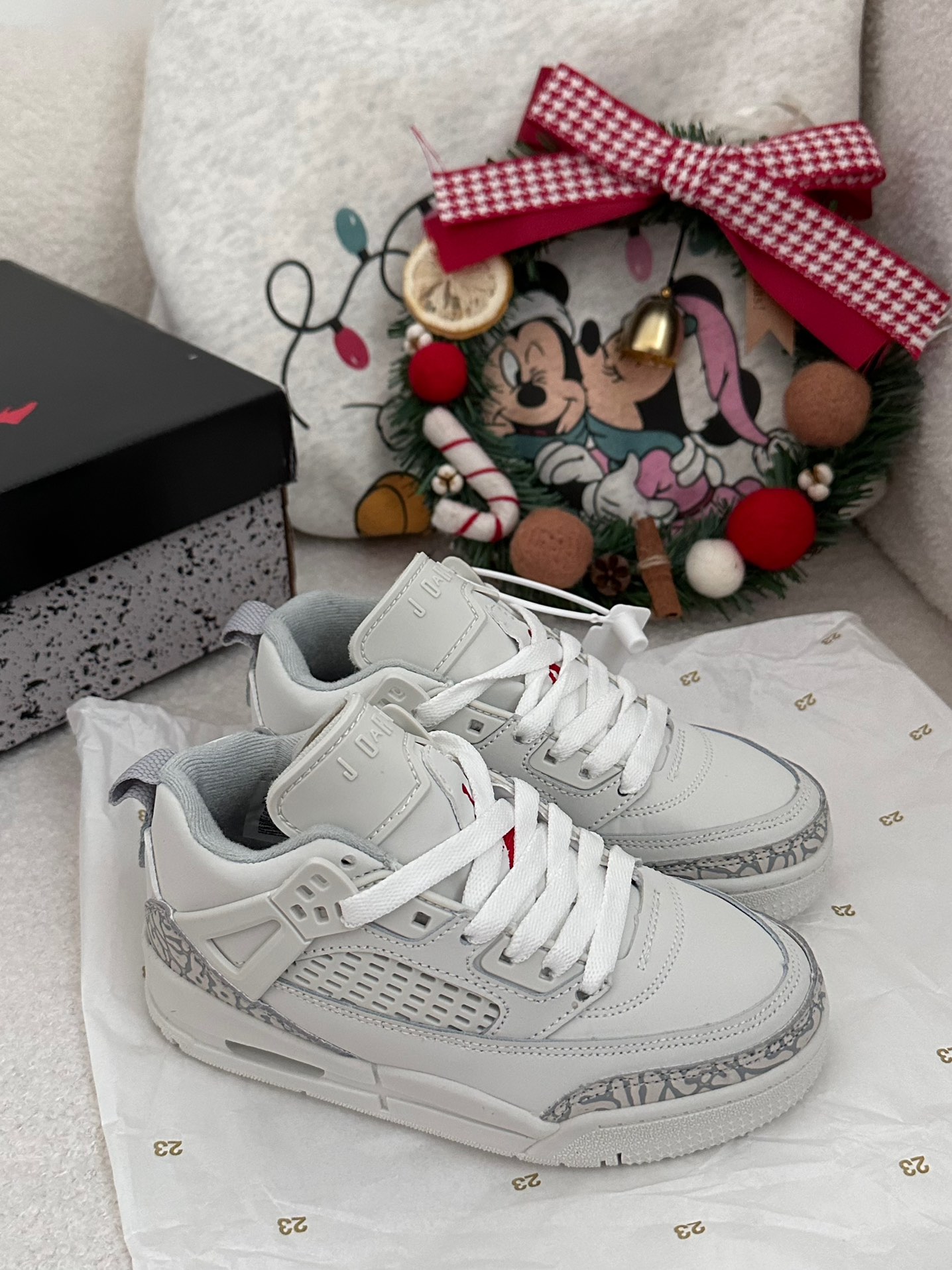 AJ 乔3.5代系带篮球气垫童鞋28-35 SPIZIKE LOW系带篮球气垫童鞋巧糅经典JORDAn运动鞋的设计元素，成就匠心经典-选品中心