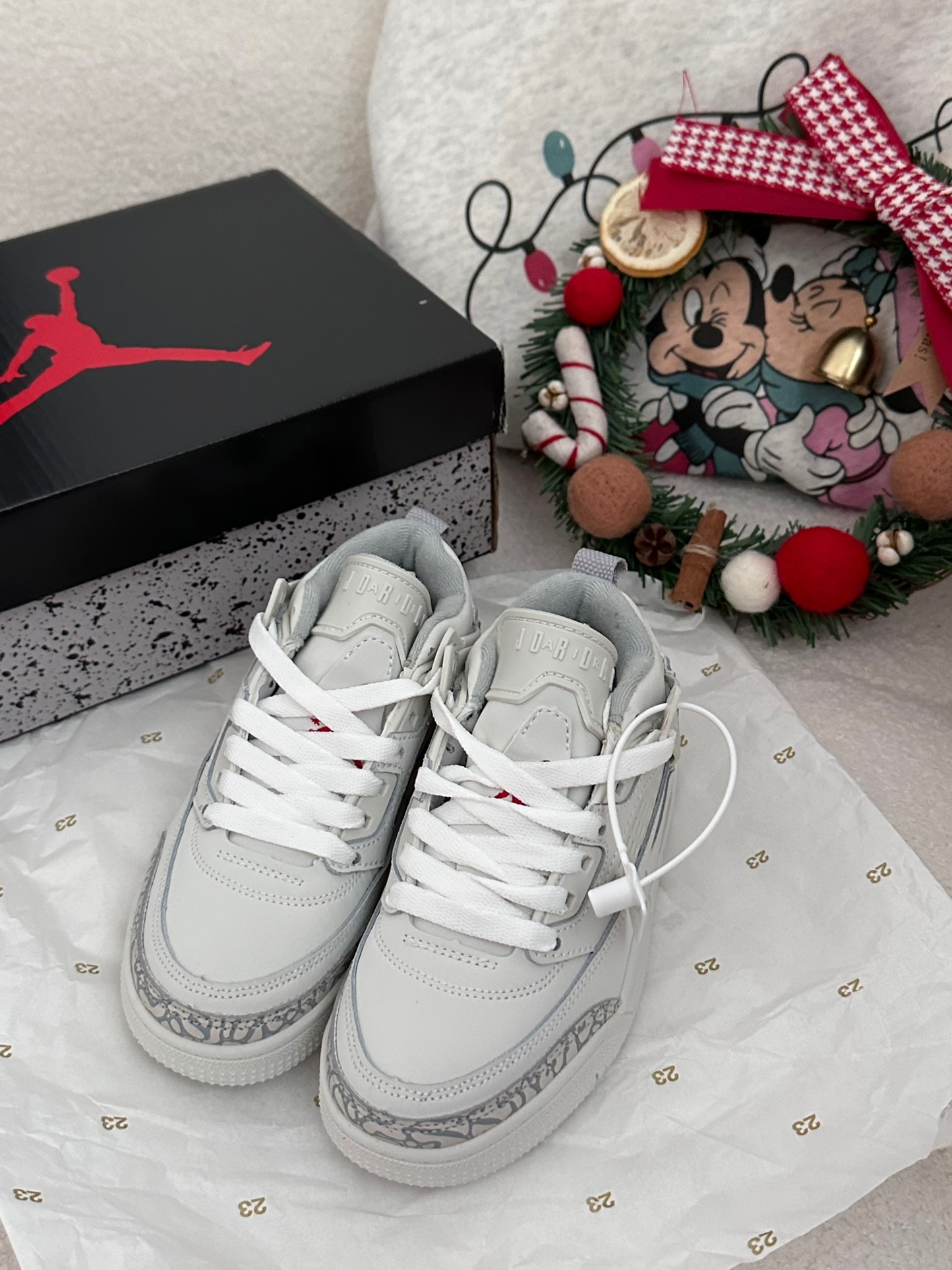 图片[9]-AJ 乔3.5代系带篮球气垫童鞋28-35 SPIZIKE LOW系带篮球气垫童鞋巧糅经典JORDAn运动鞋的设计元素，成就匠心经典-选品中心