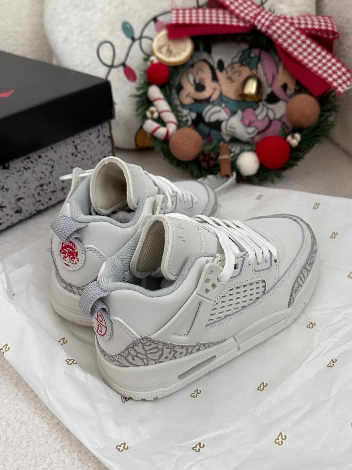 图片[7]-AJ 乔3.5代系带篮球气垫童鞋28-35 SPIZIKE LOW系带篮球气垫童鞋巧糅经典JORDAn运动鞋的设计元素，成就匠心经典-选品中心