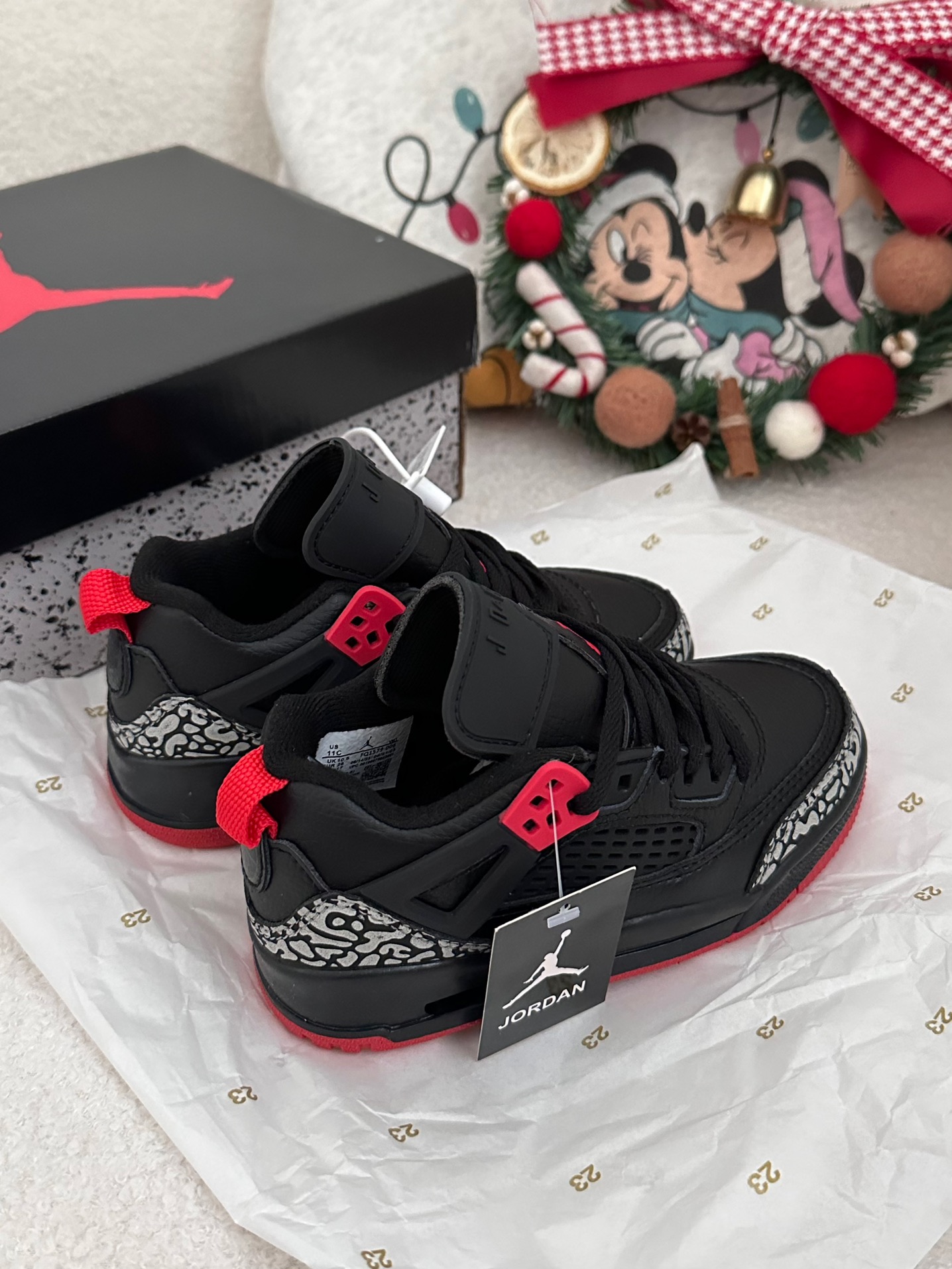 AJ 乔3.5代系带篮球气垫童鞋28-35 SPIZIKE LOW系带篮球气垫童鞋巧糅经典JORDAn运动鞋的设计元素，成就匠心经典-选品中心