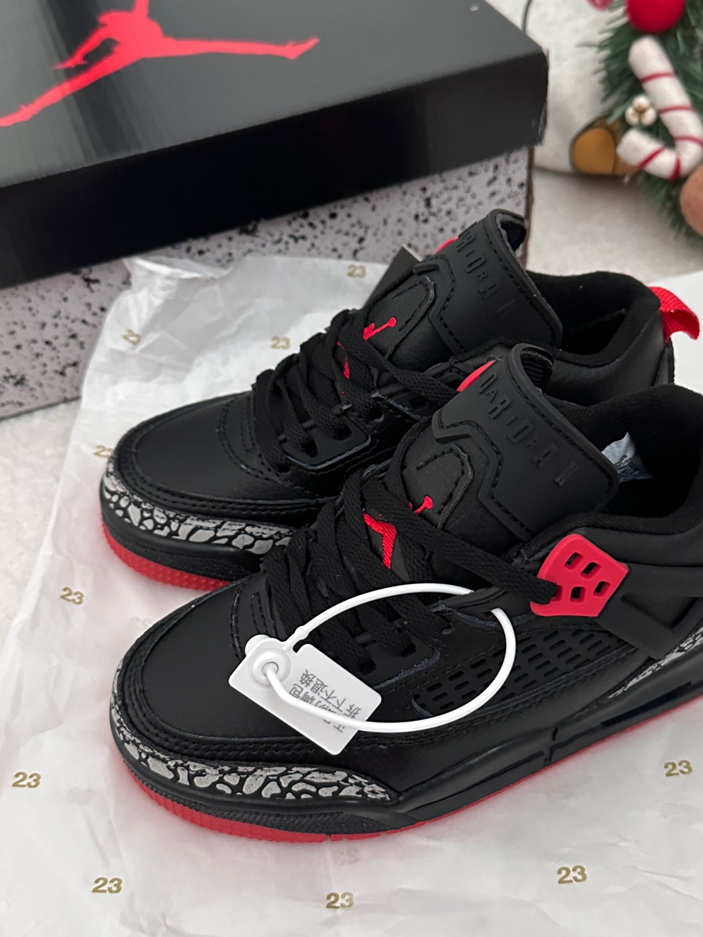 图片[9]-AJ 乔3.5代系带篮球气垫童鞋28-35 SPIZIKE LOW系带篮球气垫童鞋巧糅经典JORDAn运动鞋的设计元素，成就匠心经典-选品中心